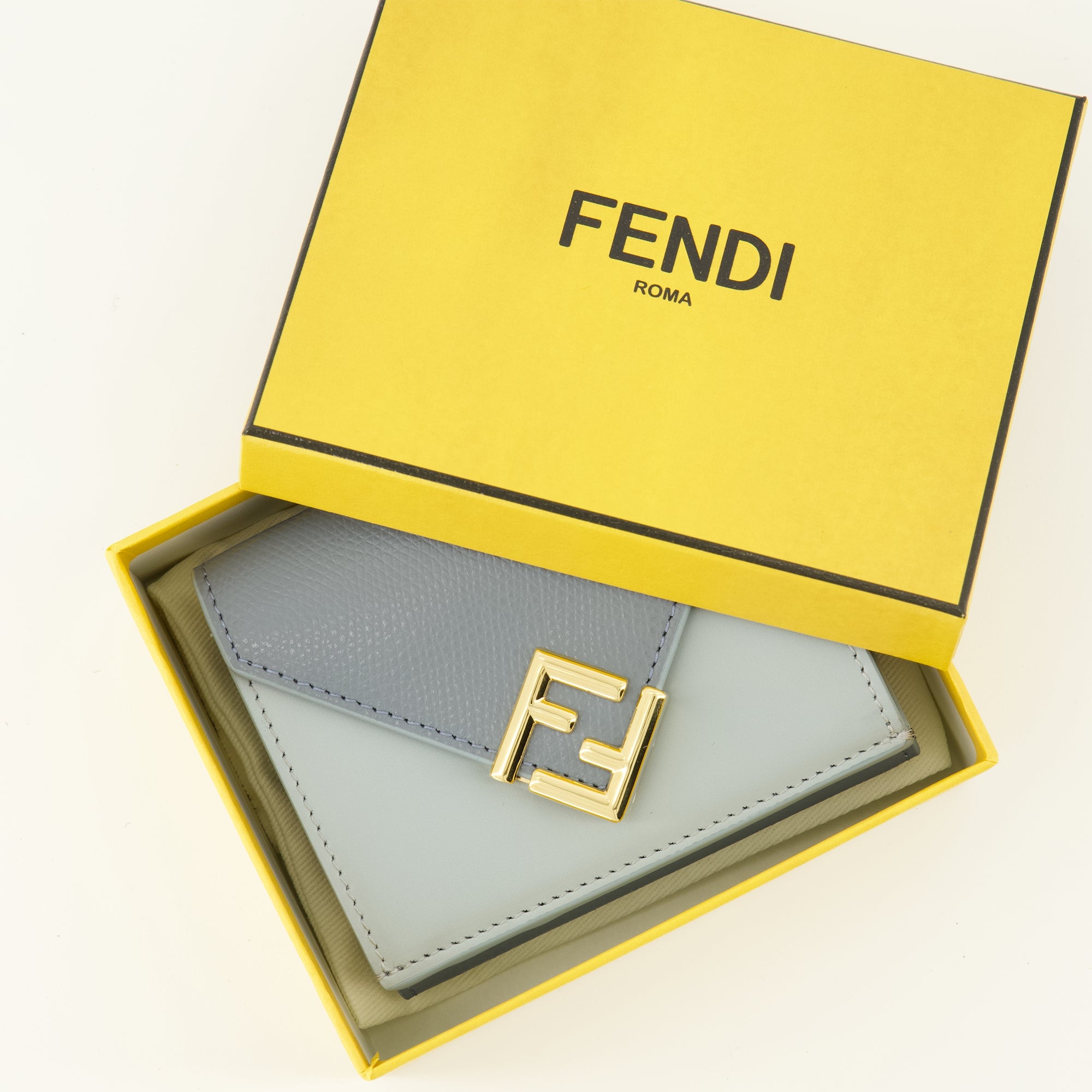 Image de l'article Portefeuilles FF Diamonds bleu de la marque Fendi pour Femme - Saison Printemps-Été 2026 - Vue détaillée_3