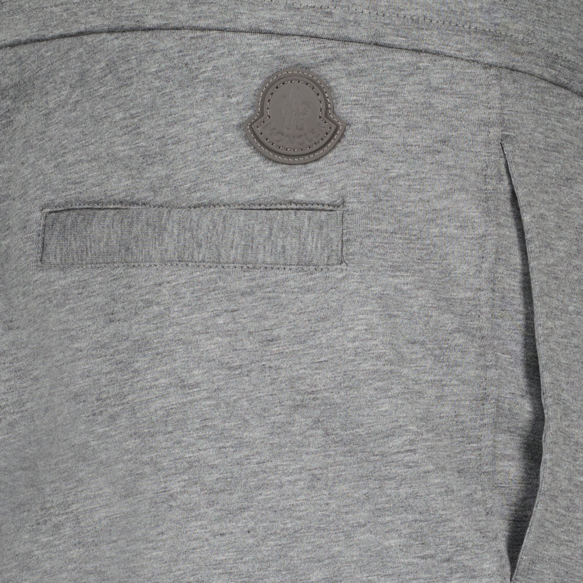 Image de l'article Pantalon de jogging gris de la marque Moncler pour Homme - Saison Printemps-Été 2026 - Vue détaillée_2