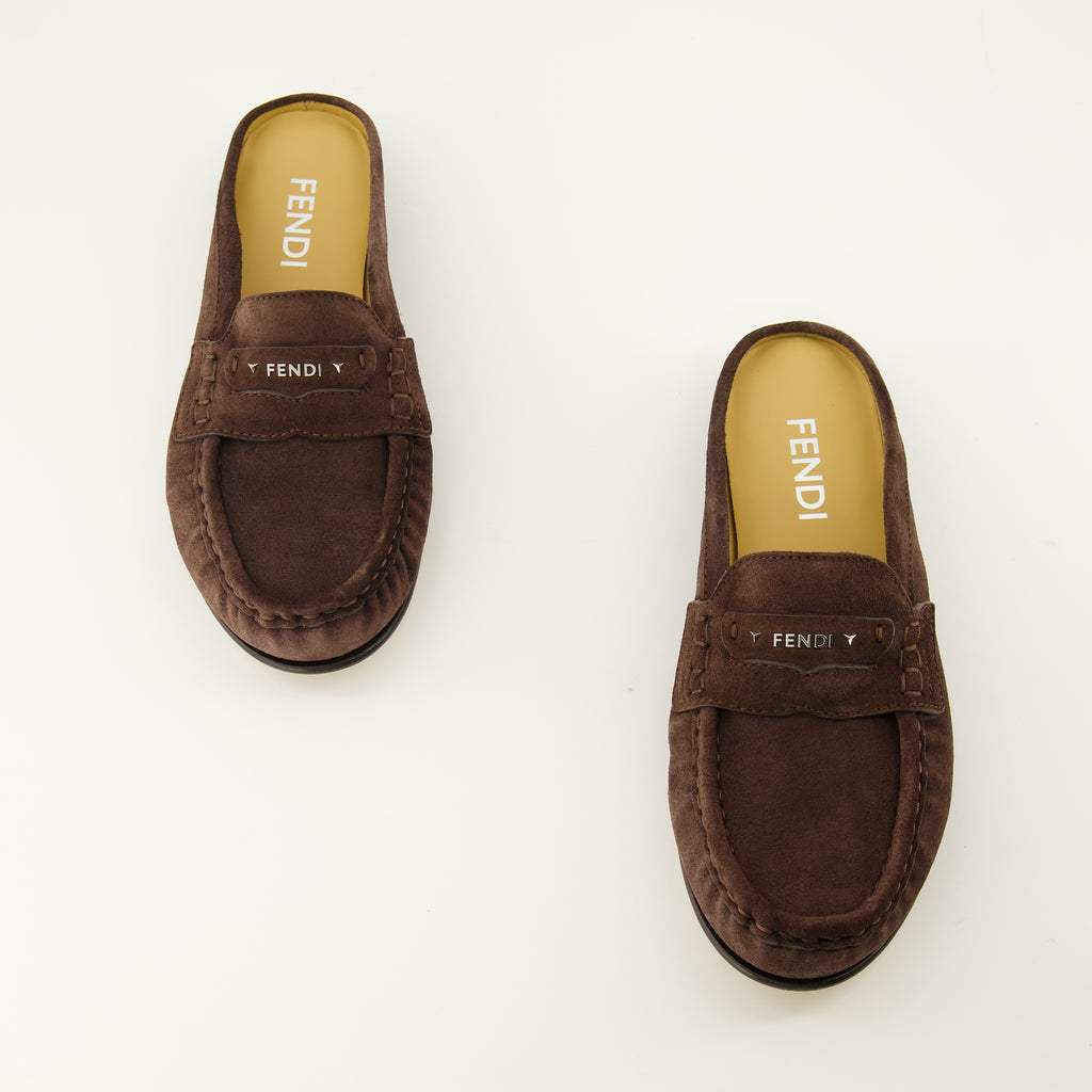 Chaussures ouvertes Braune Wildleder Scrunch Mules Fendi Marron Femme