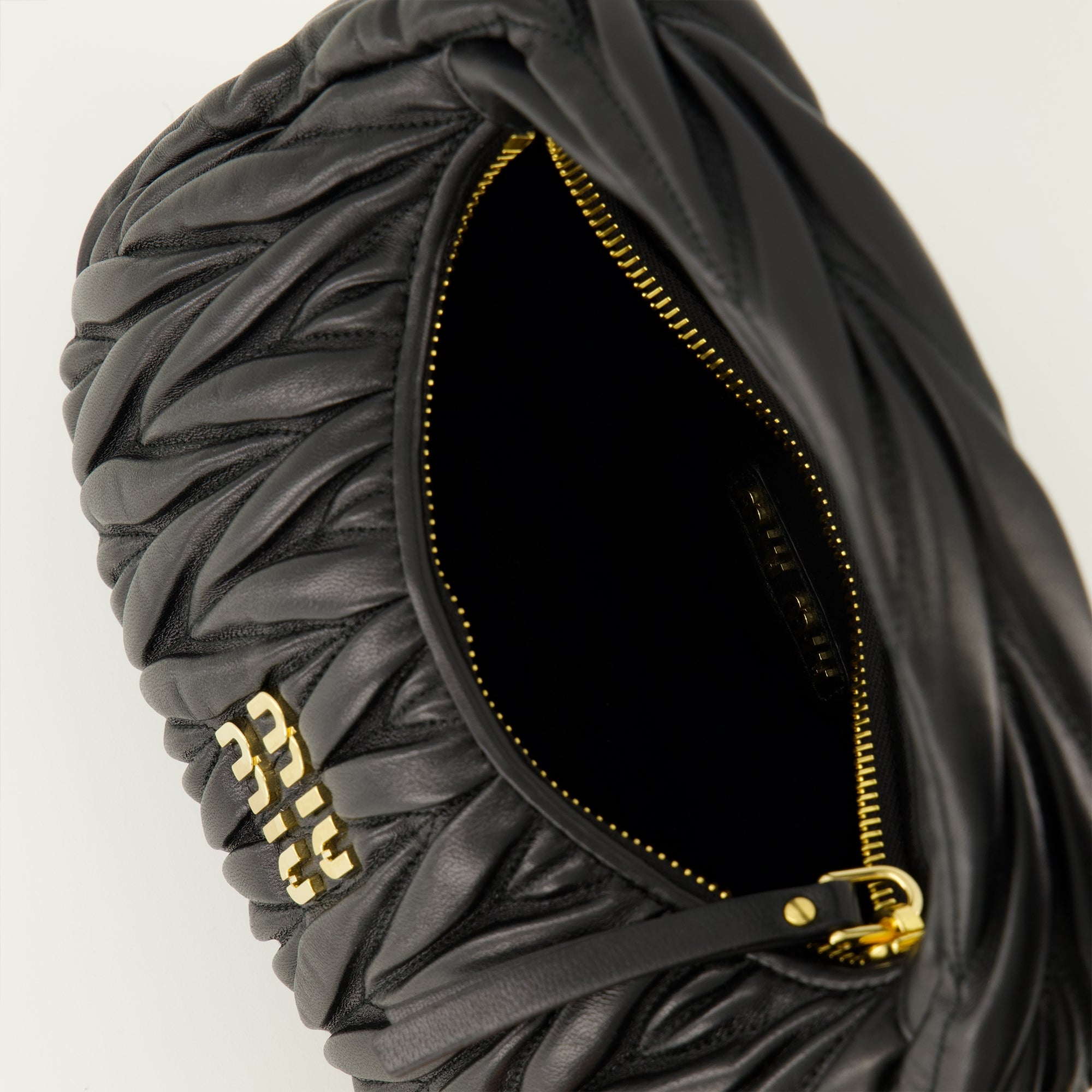 Bild der Miu Miu Damen Hobo Wander Tasche - Frühjahr-Sommer 2026 - Detaillierte Ansicht 3