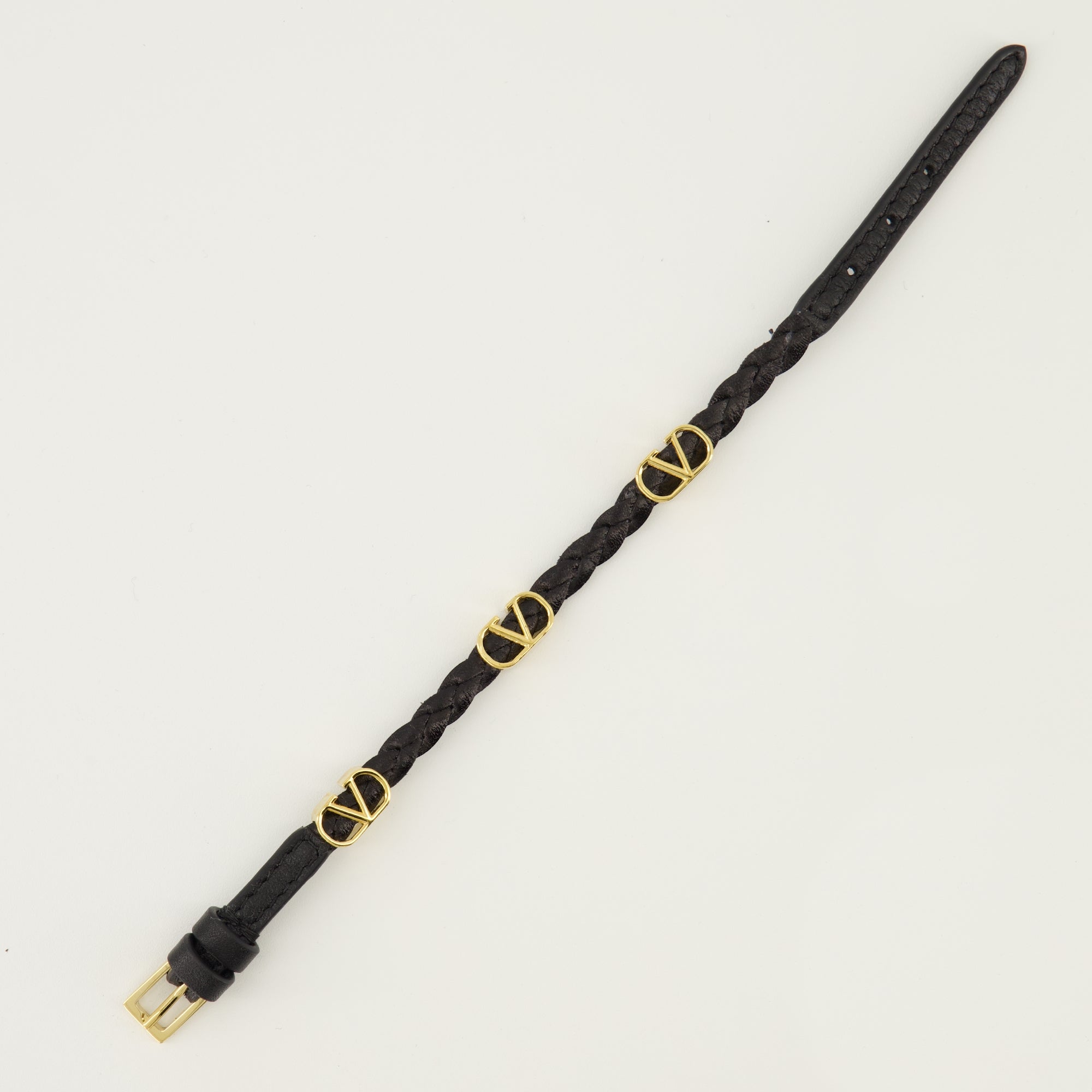 Image of the Valentino Garavani Vlogo black leather bracelet for women - Spring-Summer 2026 - Detailed View_2