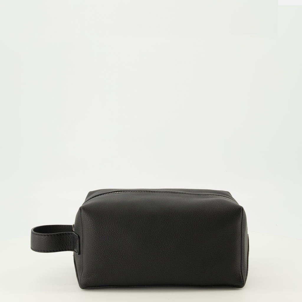 Imagem da clutch de couro preto Fendi Lui da marca Fendi para Mulheres - Coleção Primavera-Verão 2026 - Vista Frontal