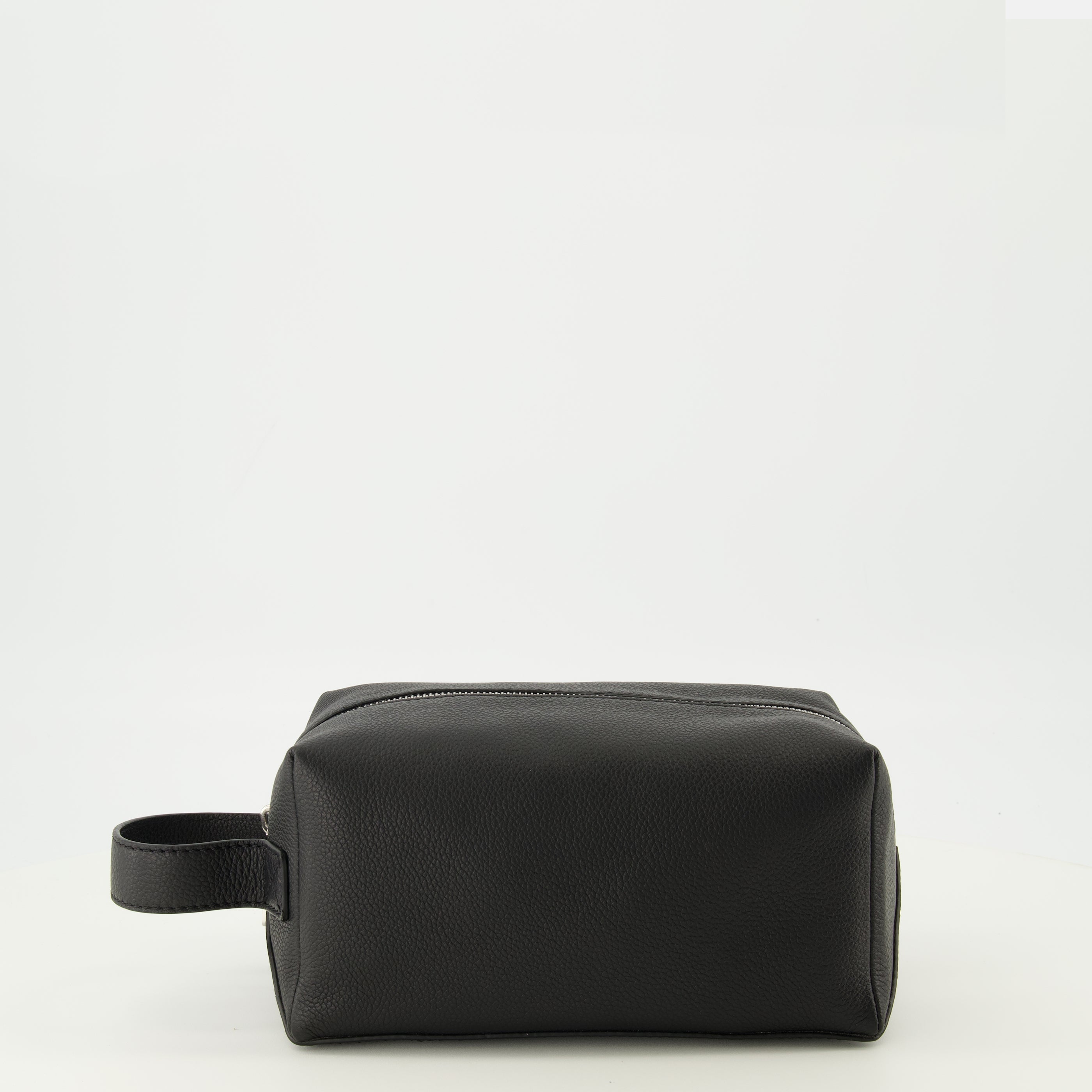 Imagem da clutch de couro preto Fendi Lui da marca Fendi para Mulheres - Coleção Primavera-Verão 2026 - Vista Frontal