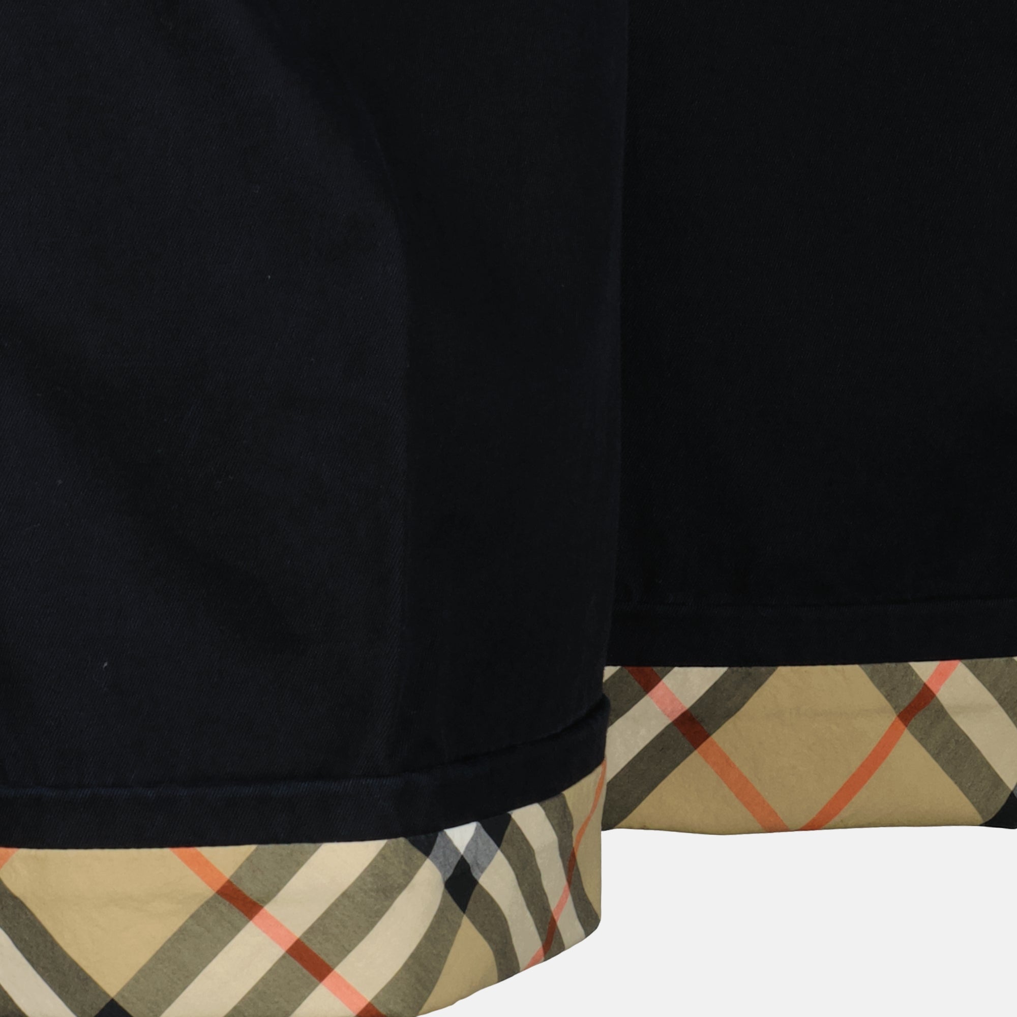 Imagen del pantalón de gabardina para hombre de Burberry - Temporada Otoño-Invierno 2025 - Vista Detallada_2