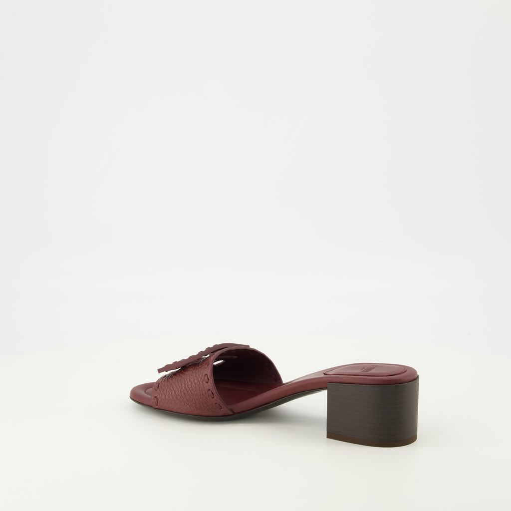 女性用のフェンディのバゲットヒールサンダル（ボルドー）の画像 - 2026年春夏 - 詳細ビュー_2