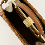 Bild des Peekaboo I See U kleinen maroon Artikels von Fendi für Damen - Frühjahr-Sommer 2026 - Detaillierte Ansicht_3