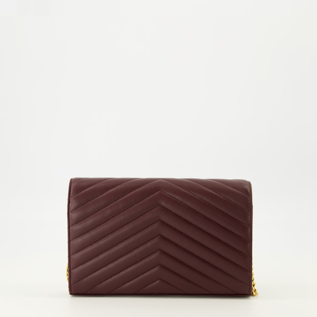 Imagem da Carteira Cassandre a corrente bordeaux da marca Saint Laurent para Senhora - Coleção Outono-Inverno 2025 - Vista Traseira