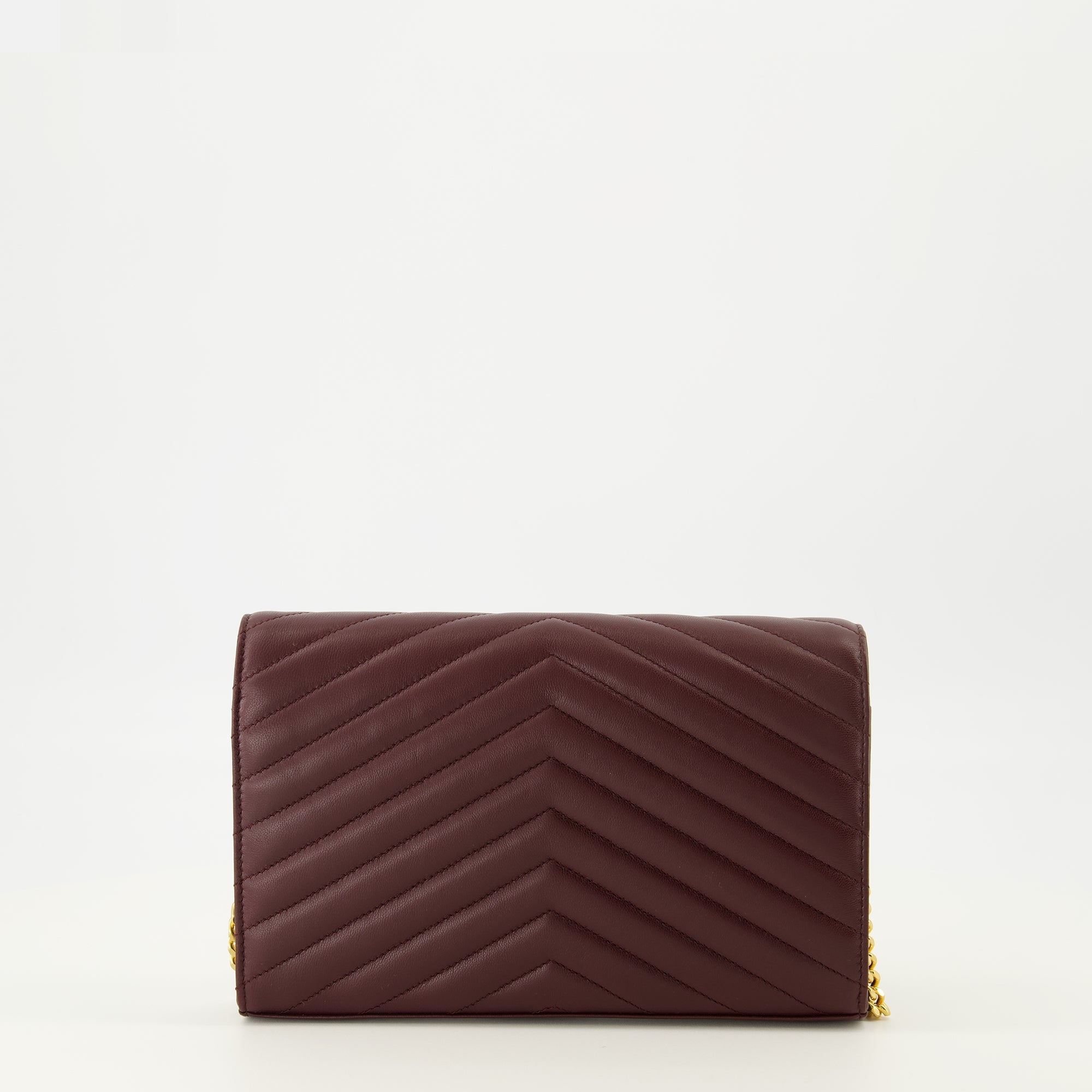 Image of the Cassandre Bordeaux Chain Wallet by Saint Laurent for Women - Fall-Winter 2025 - Back View