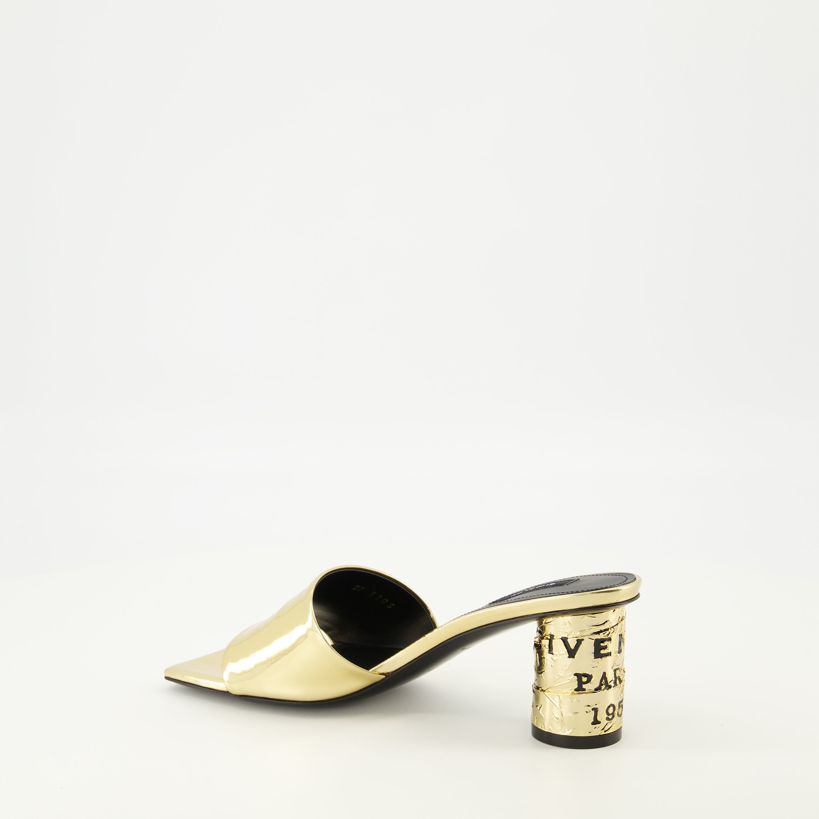 Image de l'article Sandales à talons Tape effet miroir de la marque Givenchy pour Femme - Saison Printemps-Été 2026 - Vue trois quarts arrière droite