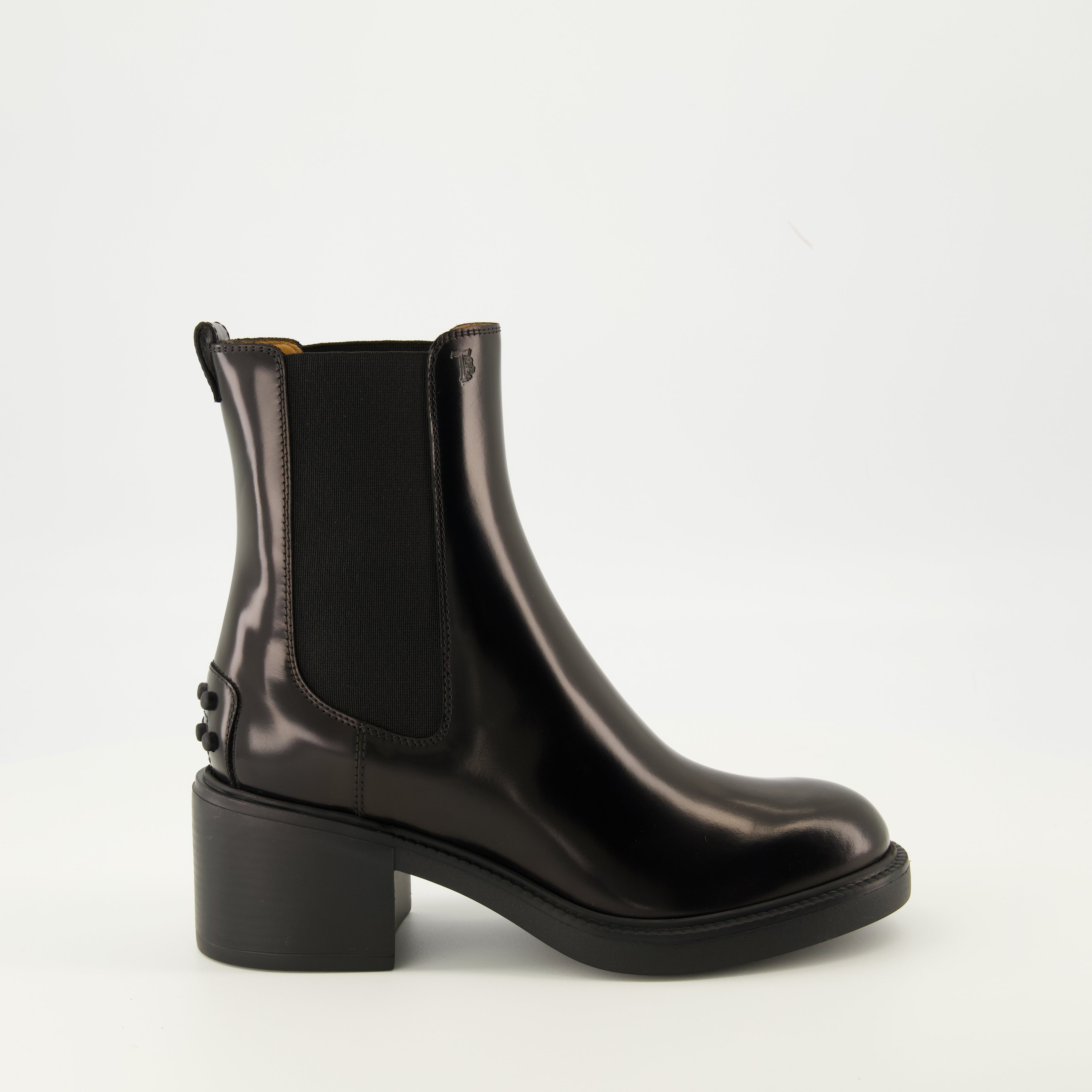 Image of Tod's Women's Leather Ankle Boots - Autumn-Winter 2025 - Right Side View