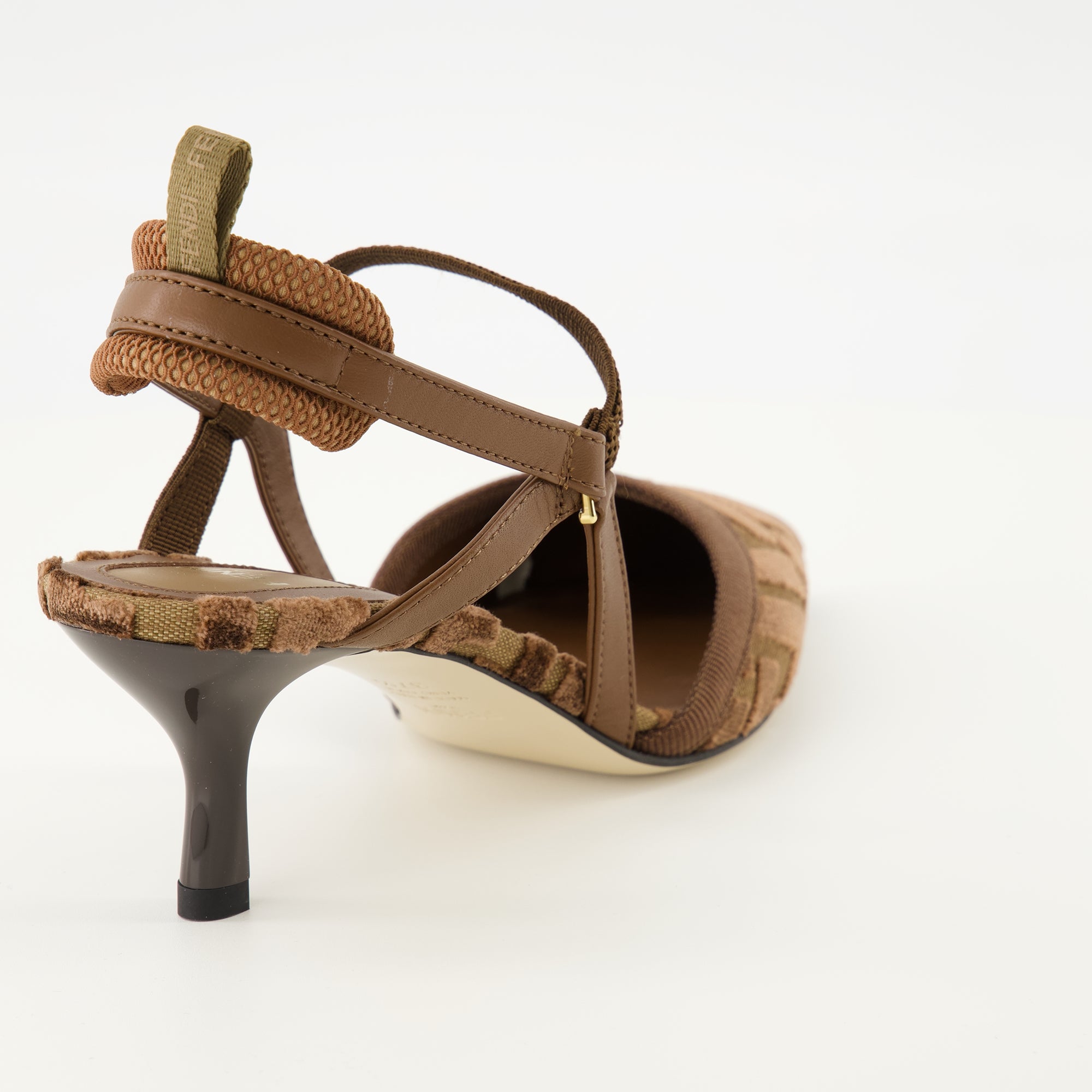 Imagem dos escarpins Colibrì Lite da marca Fendi para mulheres - Temporada Outono-Inverno 2025 - Vista traseira