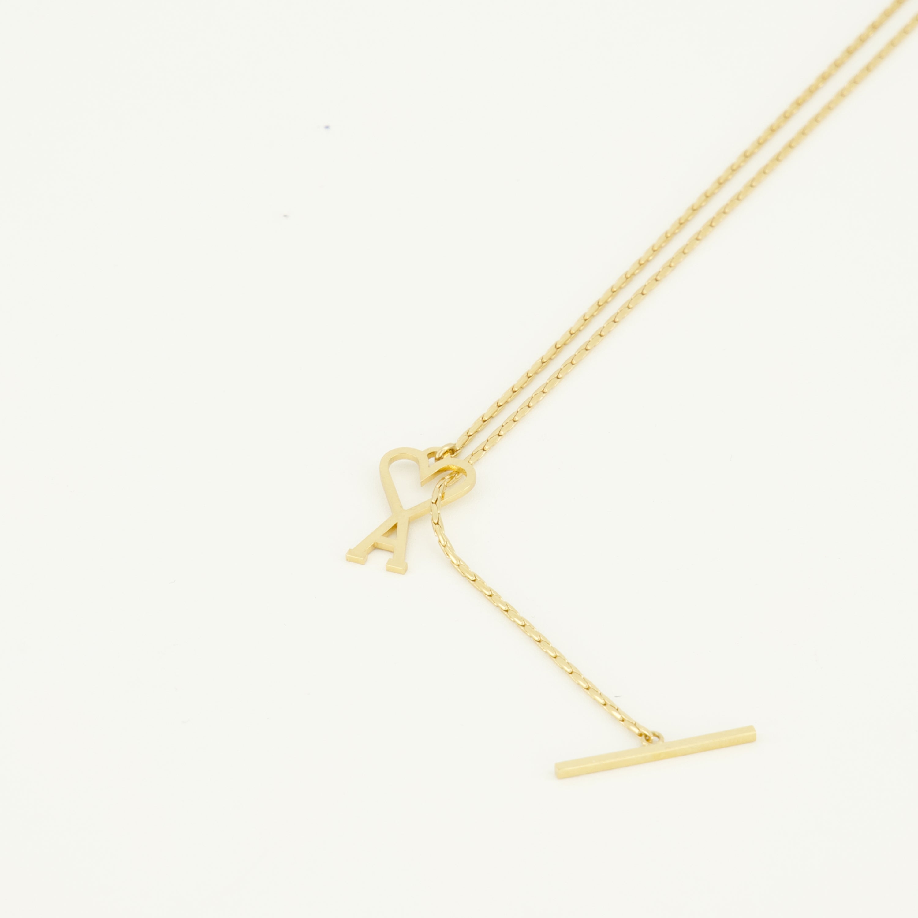 Image de l'article Collier AMI de coeur doré de la marque Ami PARIS pour Unisex - Saison Printemps-Été 2026 - Vue détaillée_2