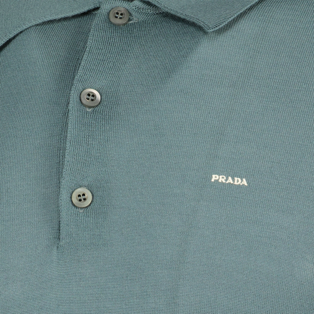 Image de l'article Polo en laine fine vert foncé de la marque Prada pour Homme - Saison Printemps-Été 2026 - Vue détaillée_1