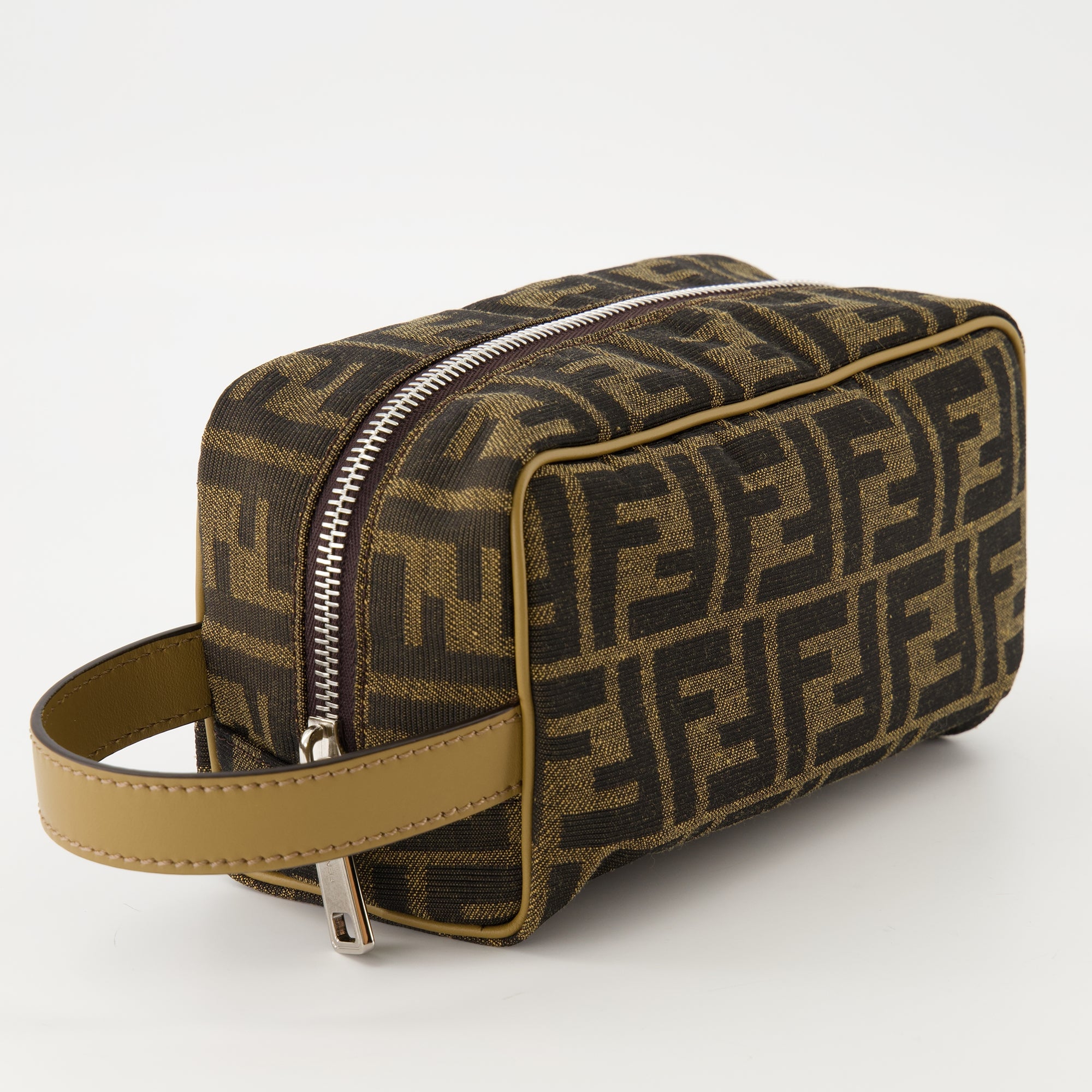 Imagen del neceser Fendi FF para Hombre - Temporada Otoño-Invierno 2025 - Vista Detallada_2