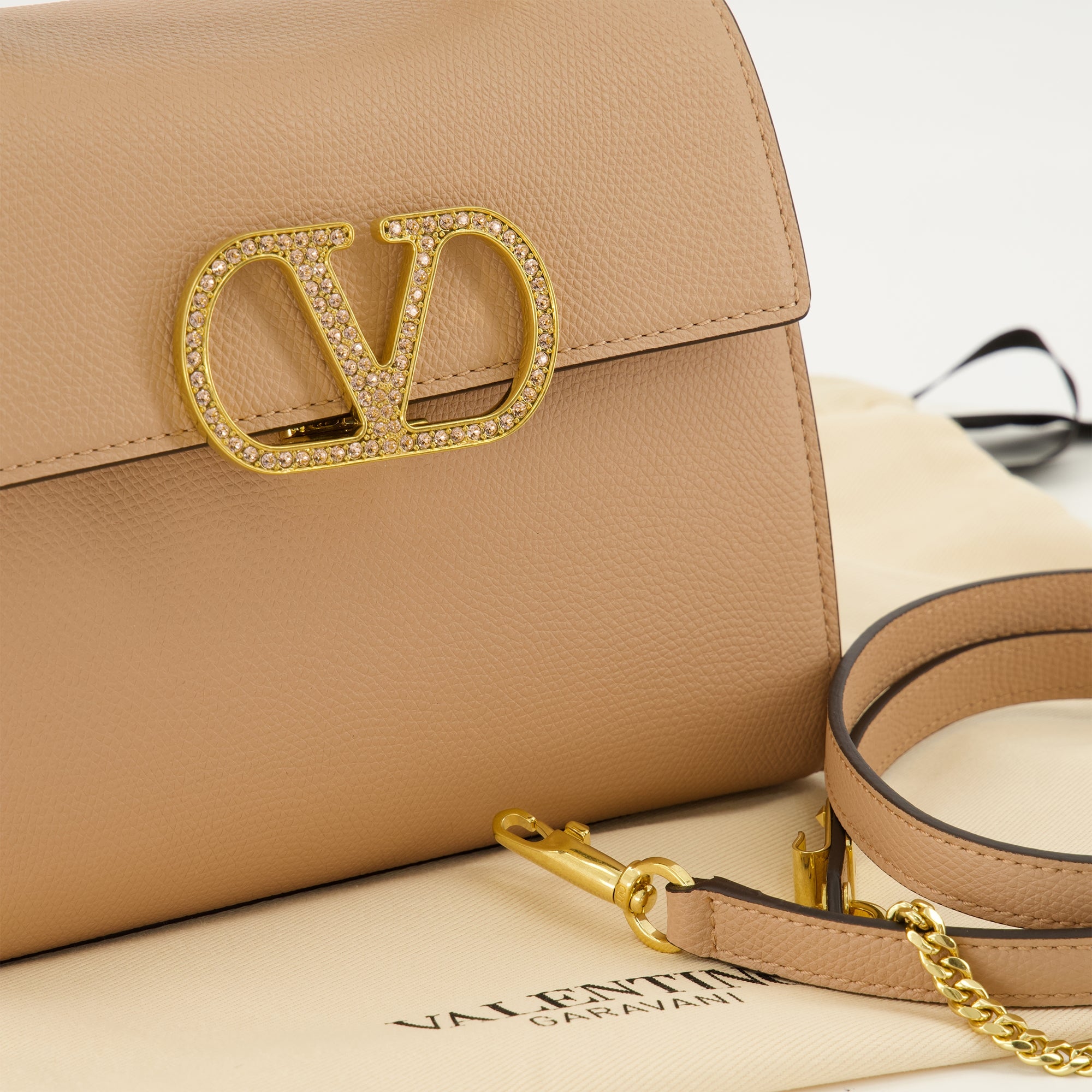 Sacs à main et épaule Petit sac VSling en cuir beige Valentino Garavani Beige Femme