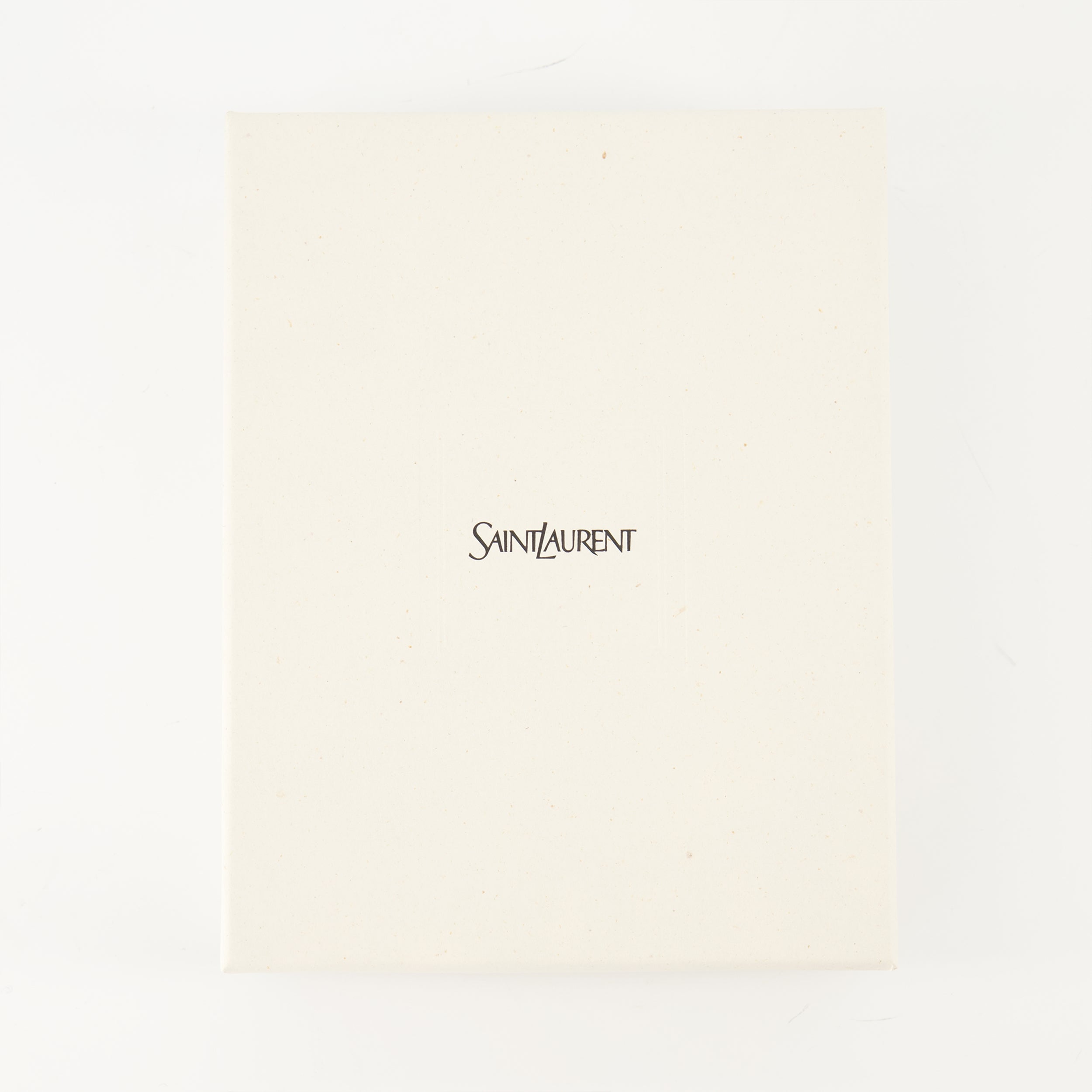 Imagen del artículo Micro Enveloppe Cassandre de la marca Saint Laurent para Mujer - Temporada Otoño-Invierno 2025 - Vista Detallada_3