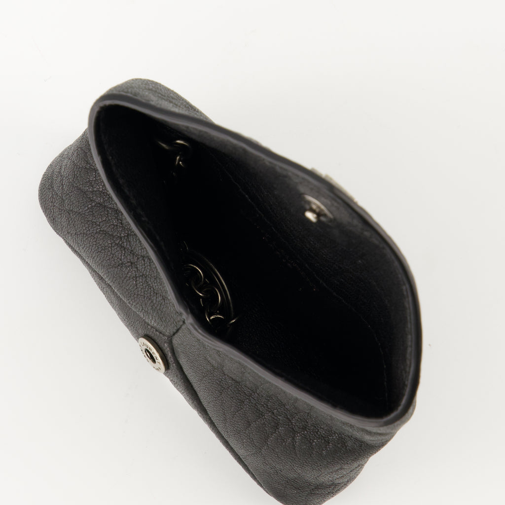 Image de l'article Étui à clés Enveloppe Cassandre de la marque Saint Laurent pour Homme - Saison Automne-Hiver 2025 - Vue détaillée_2