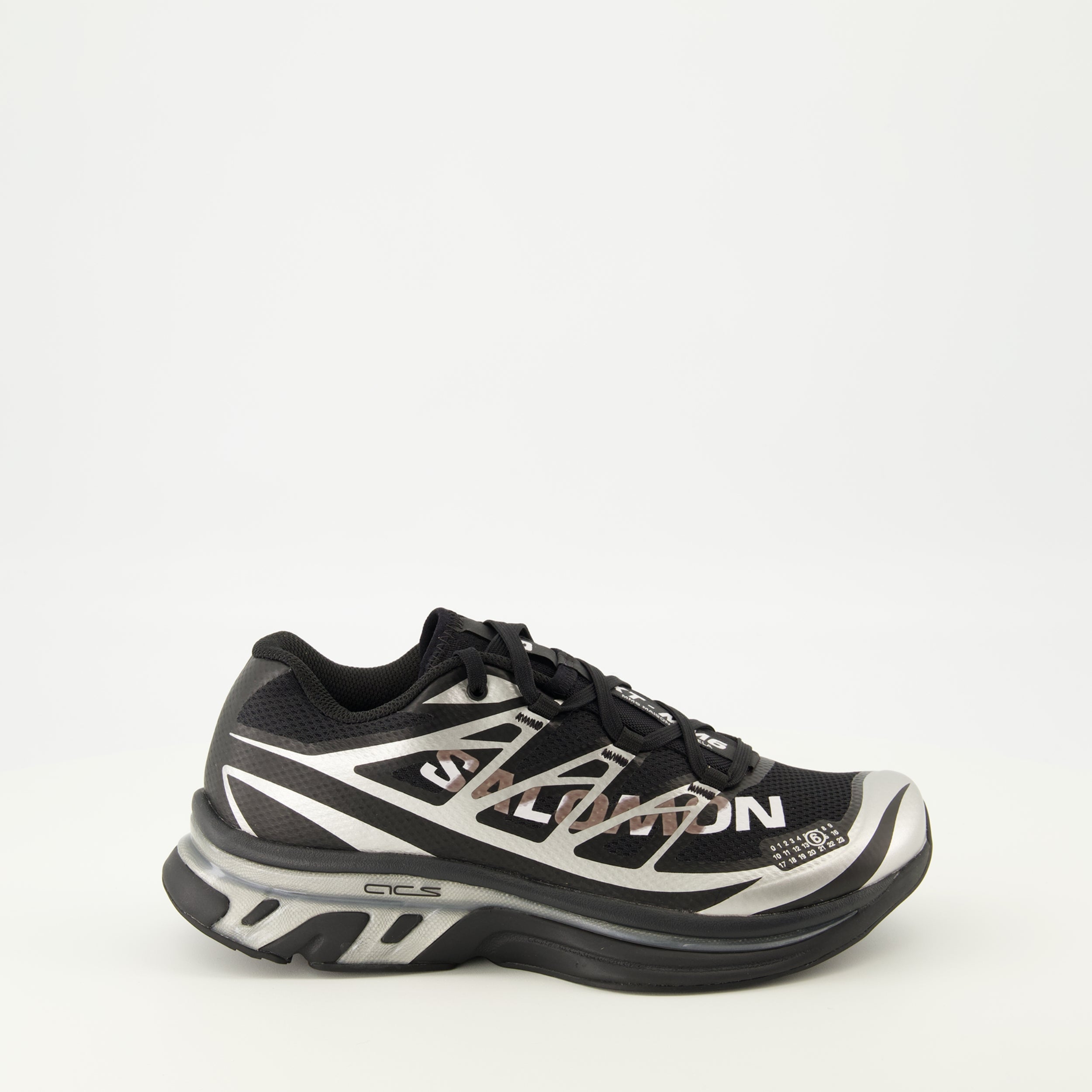 Image de l'article Baskets MM6 x Salomon de la marque Mm6 pour Femme - Saison Automne-Hiver 2025 - Vue latérale droite