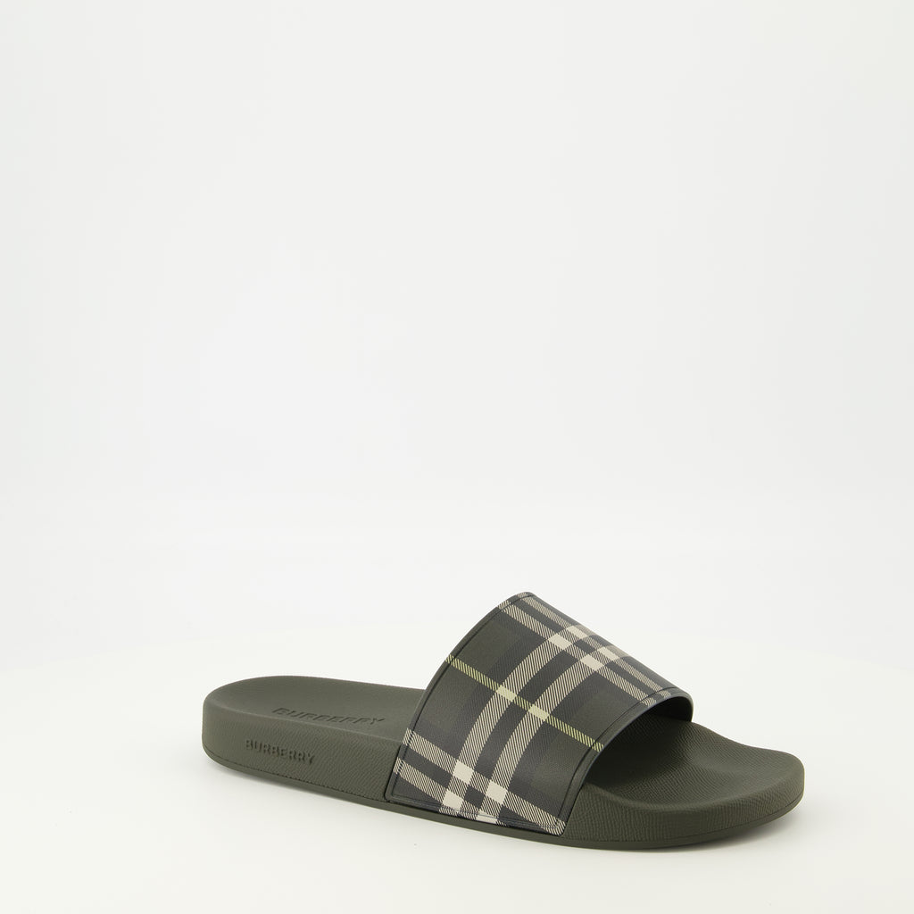 Bild der Burberry Herren Check Khaki Pantoletten - Frühjahr-Sommer 2026 - dreiviertel Vorderansicht rechts