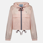 Immagine del giubbotto corto in Re-nylon rosa di Prada per Donna - Stagione Primavera-Estate 2026 - Vista Frontale