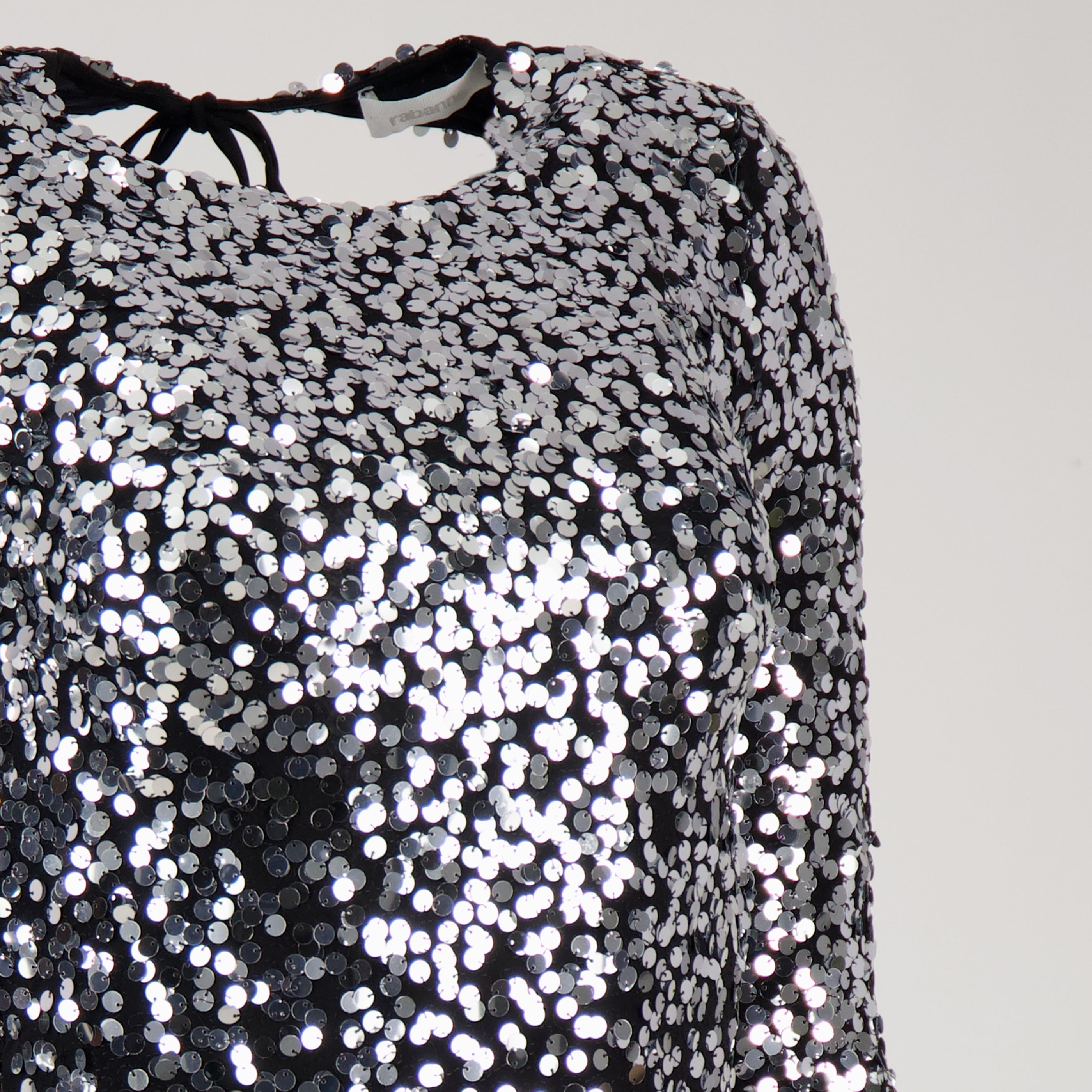 Image de l'article Robe longue à sequins noir de la marque Rabanne pour Femme - Saison Printemps-Été 2026 - Vue détaillée_1