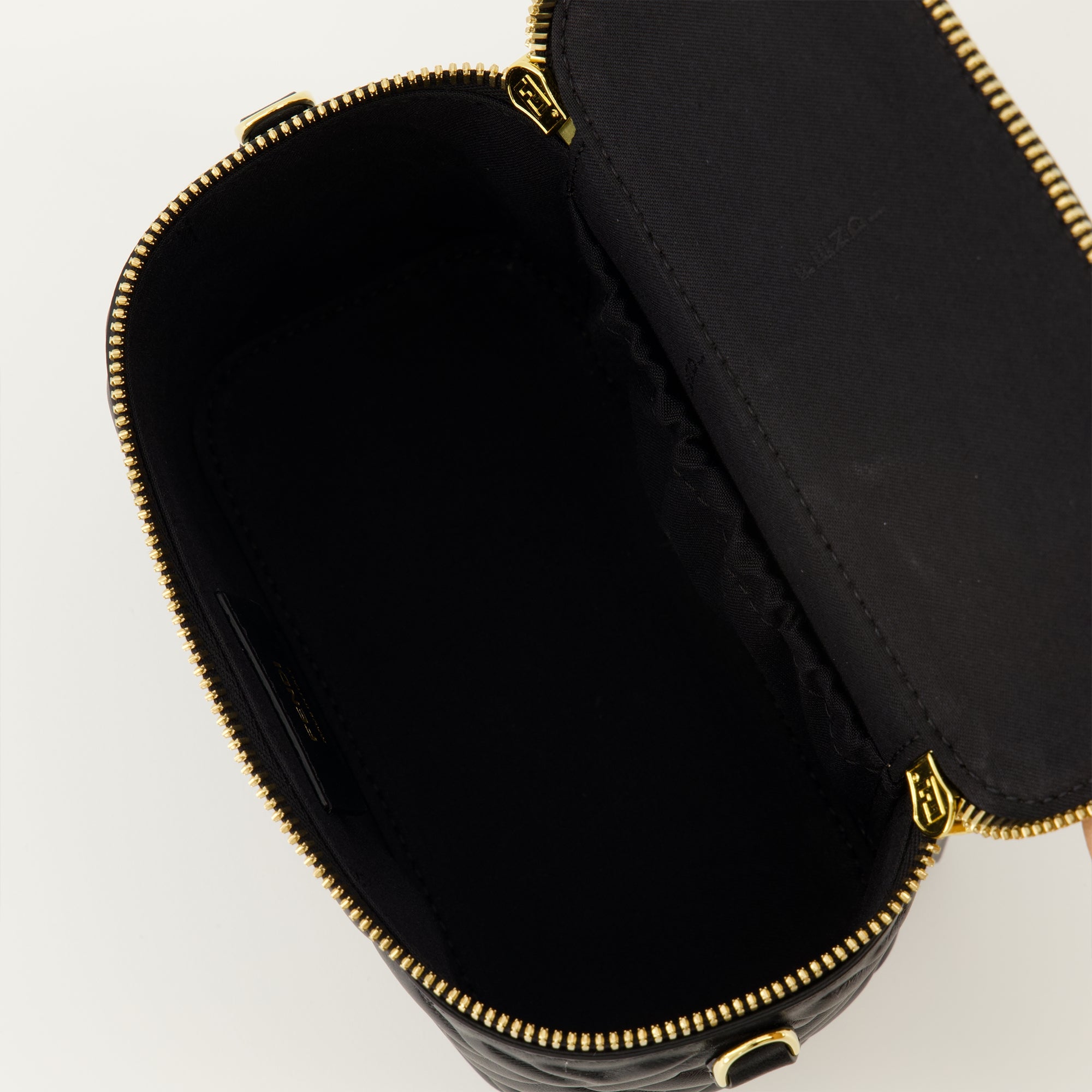 Image of the Fendi Women's Vanity Bag - Fall-Winter 2025 - Detailed View_3