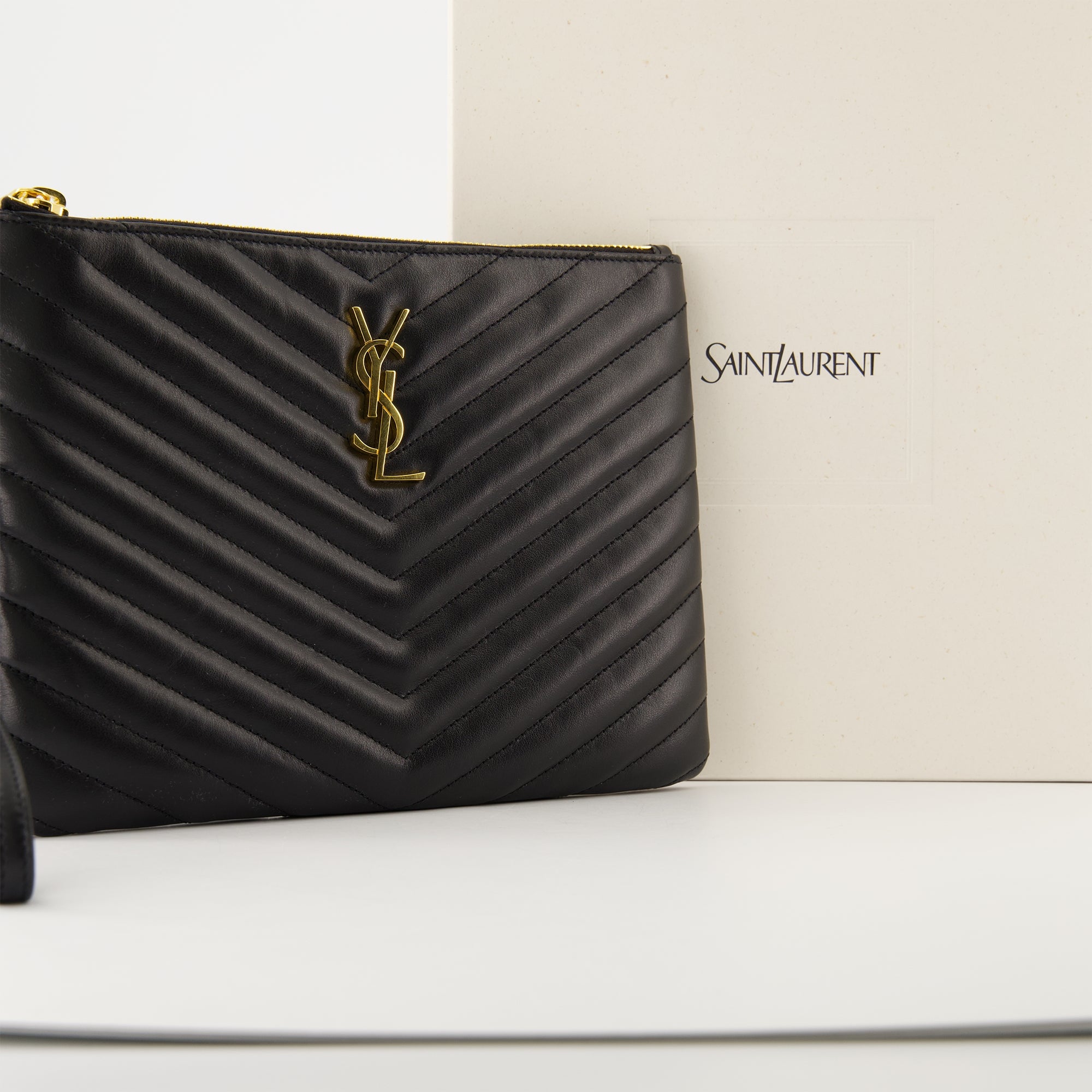 Bolsos de mano Clutch Cassandre Saint Laurent Negro Mujer