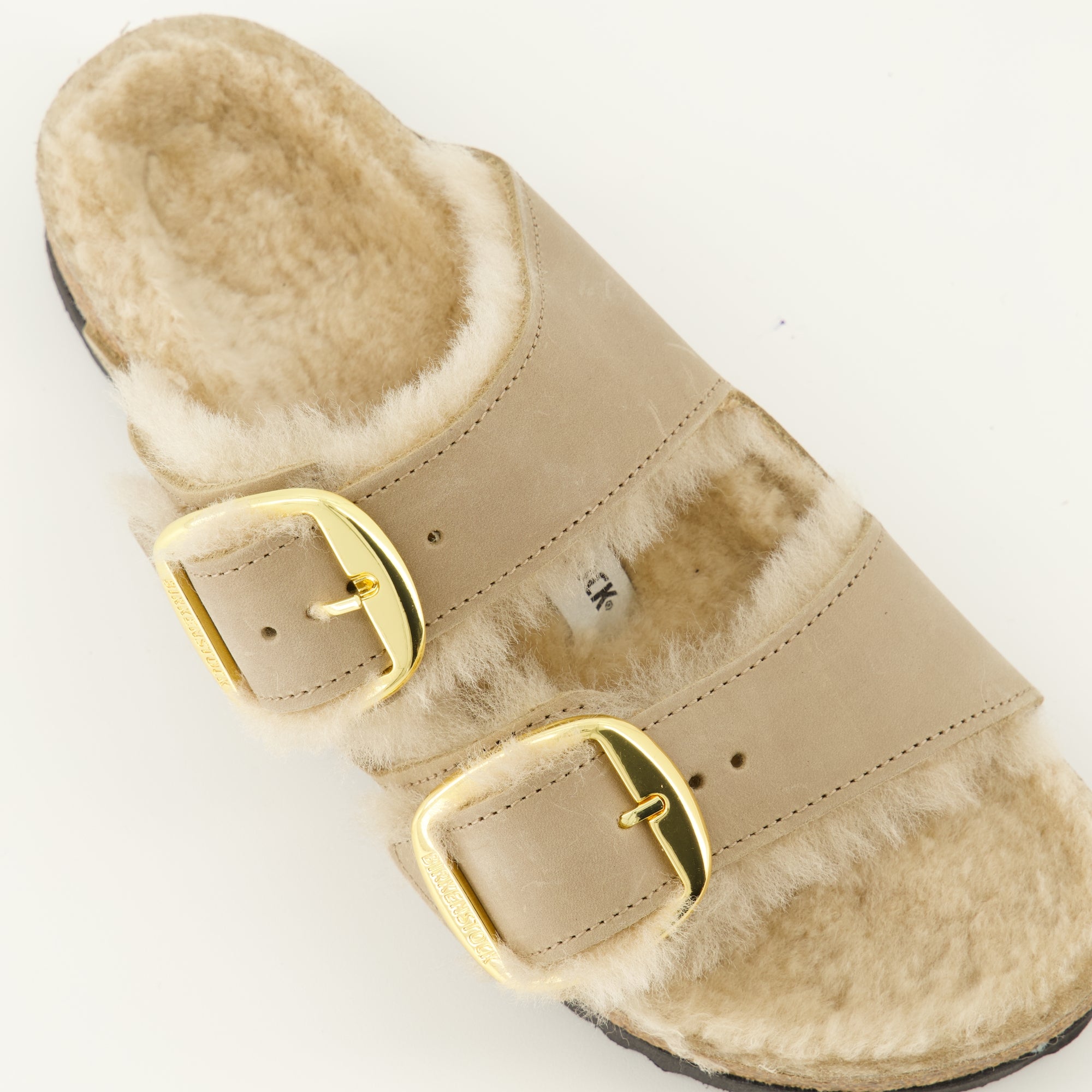 Imagen de las sandalias Arizona Big Buckle de Birkenstock para mujer - Temporada Otoño-Invierno 2025 - Vista detallada desde arriba