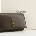 Image de l'article Pochette pour téléphone de la marque Saint Laurent pour Femme - Saison Automne-Hiver 2025 - Vue détaillée_2