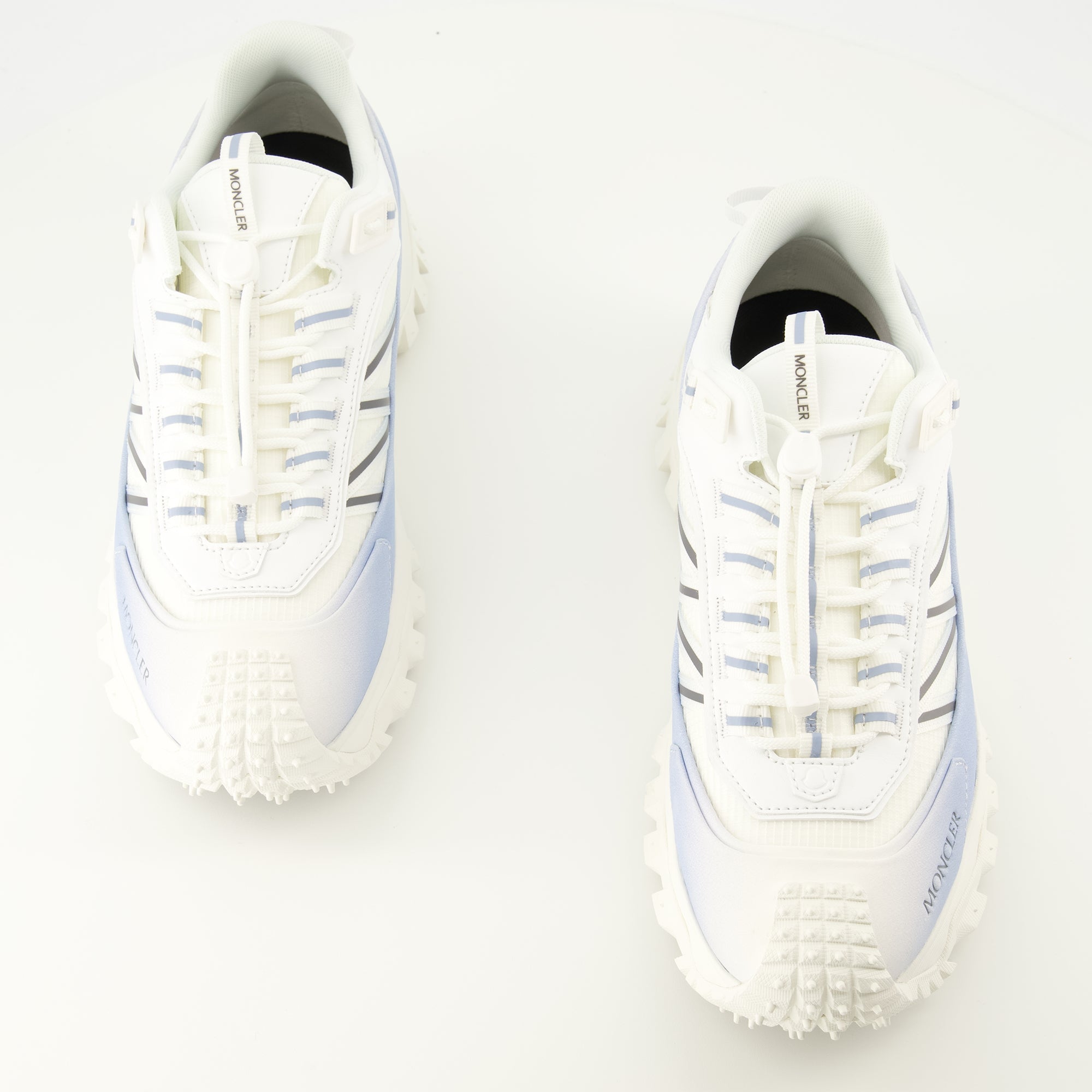 Image de l'article Baskets Trailgrip bleu de la marque Moncler pour Homme - Saison Printemps-Été 2026 - Vue de dessus paire de chaussure