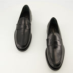 Immagine dei mocassini in pelle Tod's da uomo - Collezione Autunno-Inverno 2025 - Vista dall'alto della coppia di scarpe