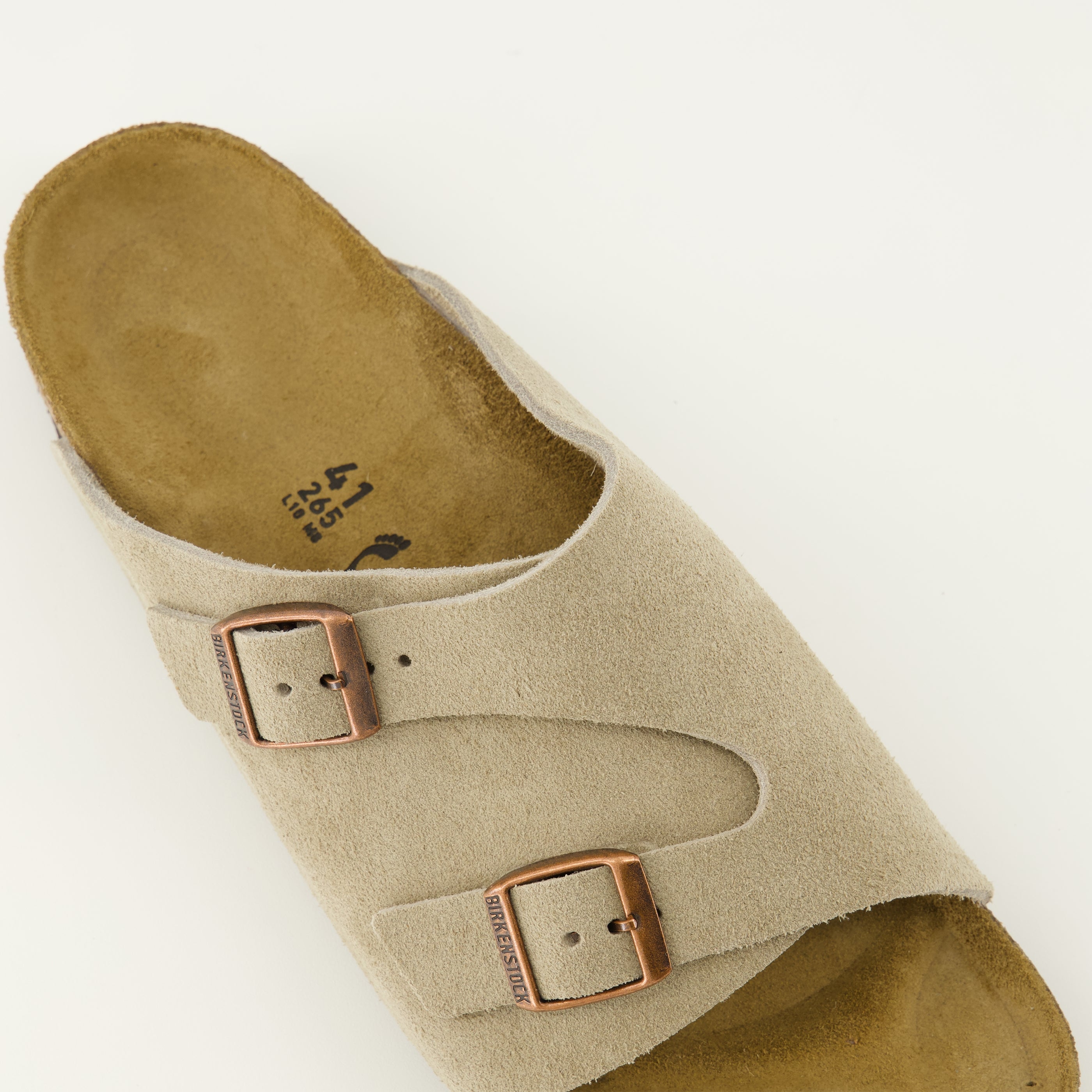Immagine delle sandali Zürich in suede beige del marchio Birkenstock per Unisex - Stagione Primavera-Estate 2026 - Vista dettagliata dall'alto