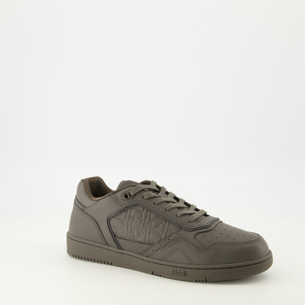 Bild der grauen Dior B27 Uptown Sneakers für Herren - Frühjahr/Sommer 2026 - Dreiviertelansicht von vorne rechts