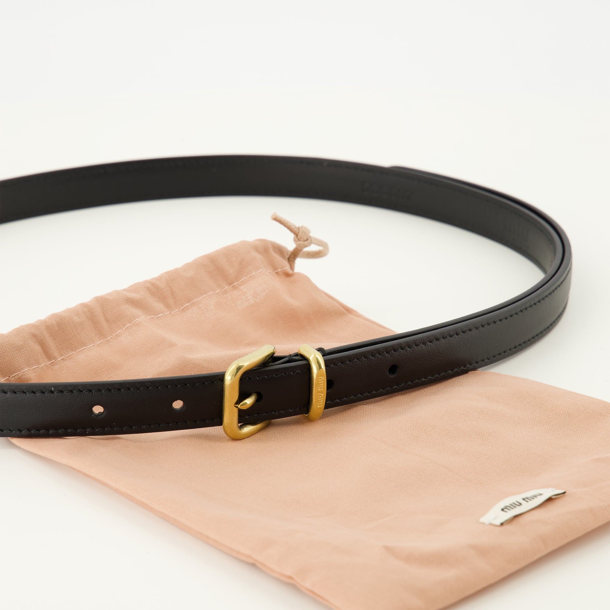 Image de l'article Ceinture en cuir noir de la marque Miu Miu pour Femme - Saison Printemps-Été 2026 - Vue détaillée_2