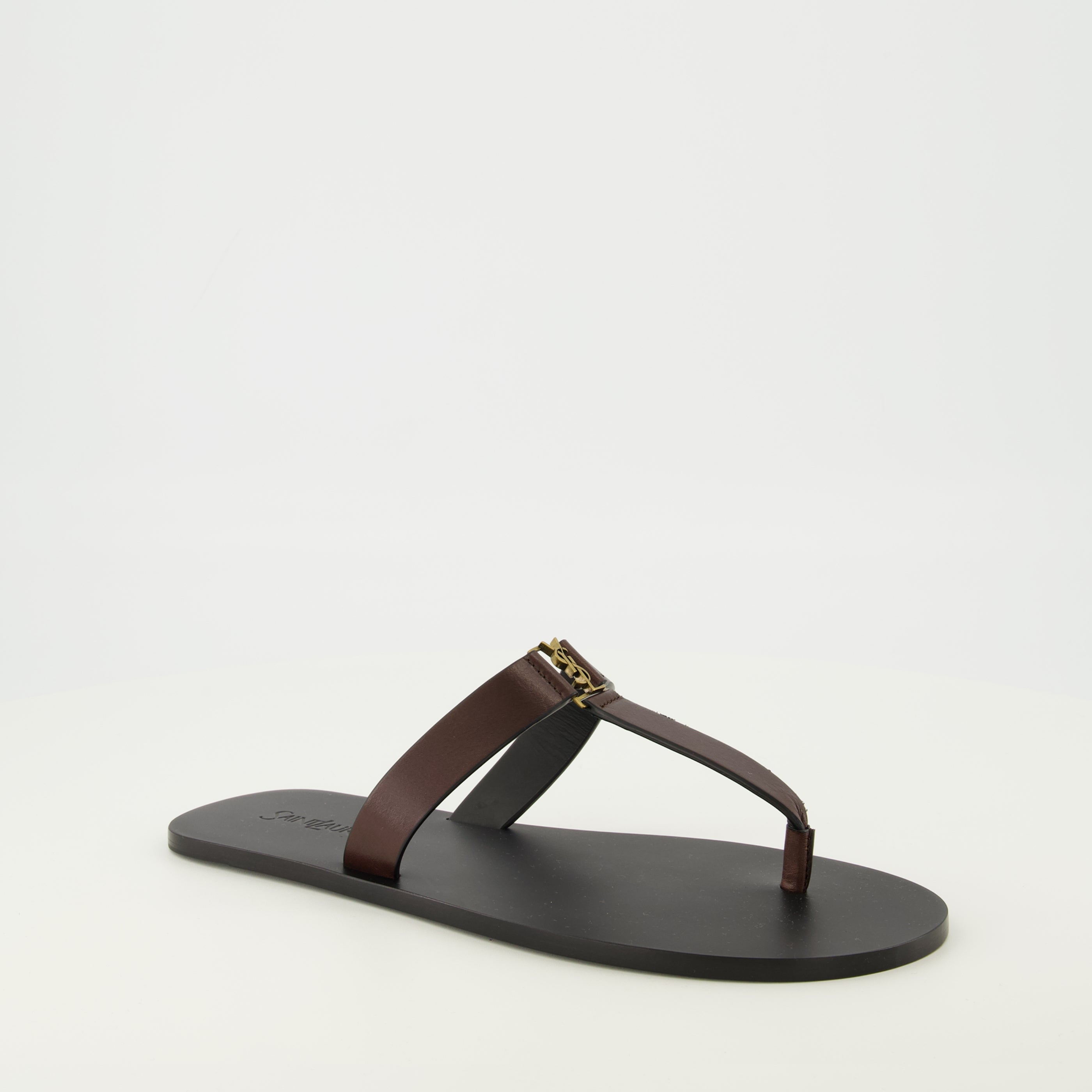 Image de l'article Tongs Babylone marron de la marque Saint Laurent pour Homme - Saison Printemps-Été 2026 - Vue trois quarts avant droite