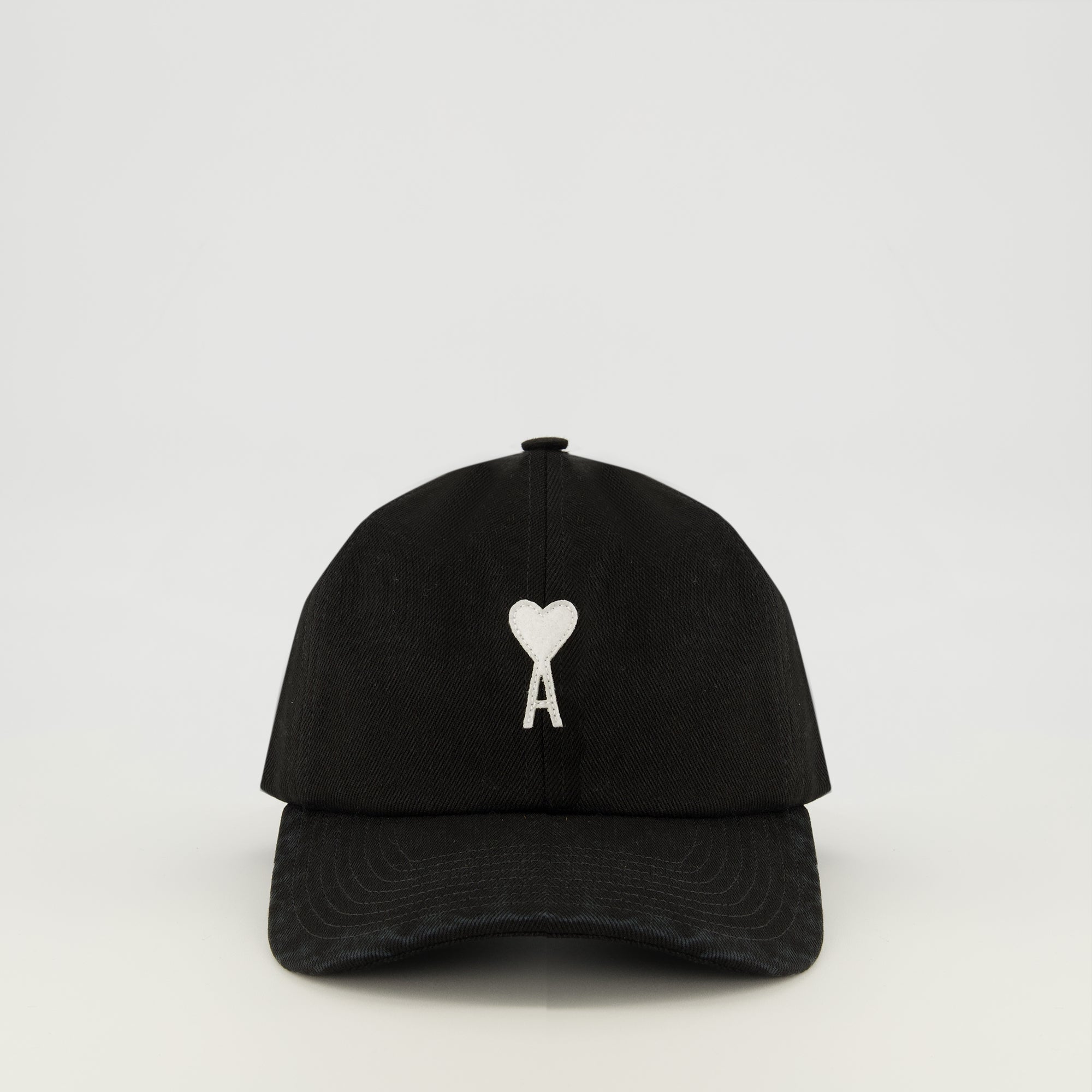 Image de l'article Casquette noir à logo Ami Paris de la marque Ami PARIS pour Unisex - Saison Printemps-Été 2026 - Vue de Face