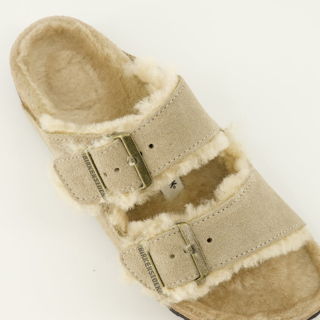 Chaussures ouvertes Sandales Arizona à fourrure beige Birkenstock Beige Unisexe