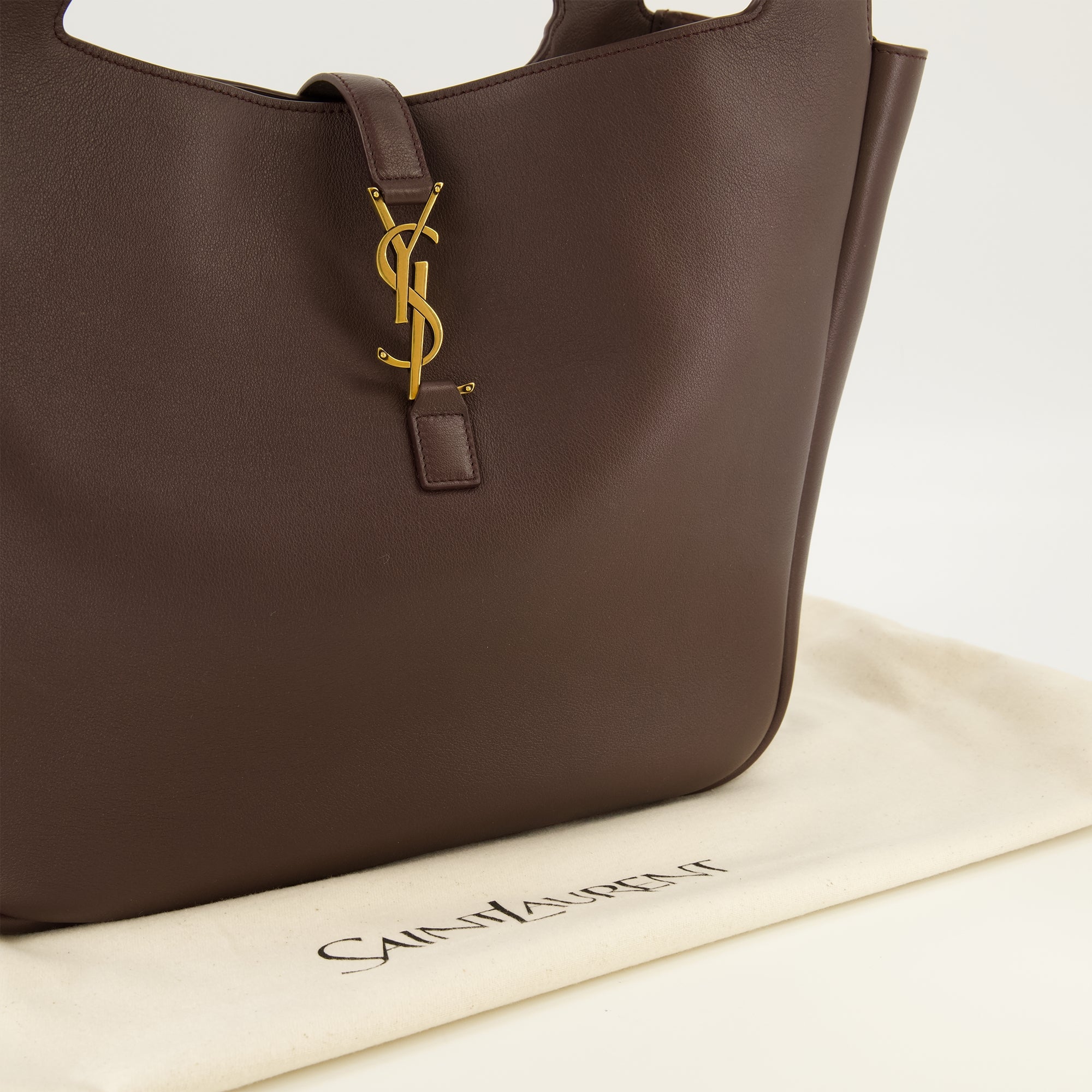 Sacs à main et épaule バルガンディレザーのLe 5 à 7 Beaバッグ Saint Laurent Marron Femme