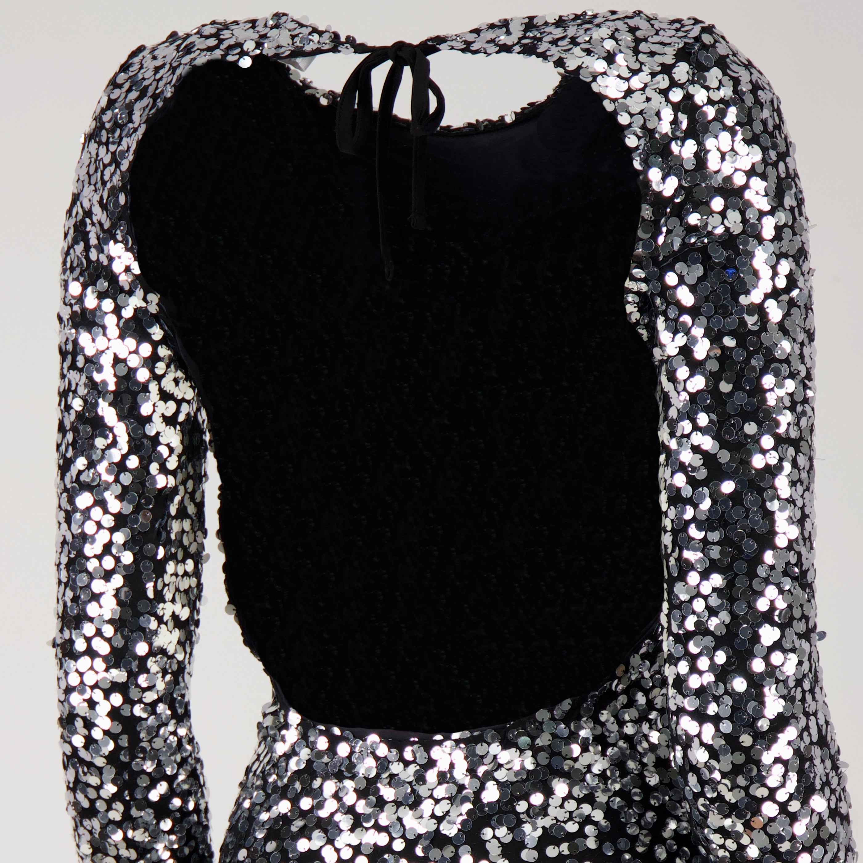 Image de l'article Robe longue à sequins noir de la marque Rabanne pour Femme - Saison Printemps-Été 2026 - Vue détaillée_2