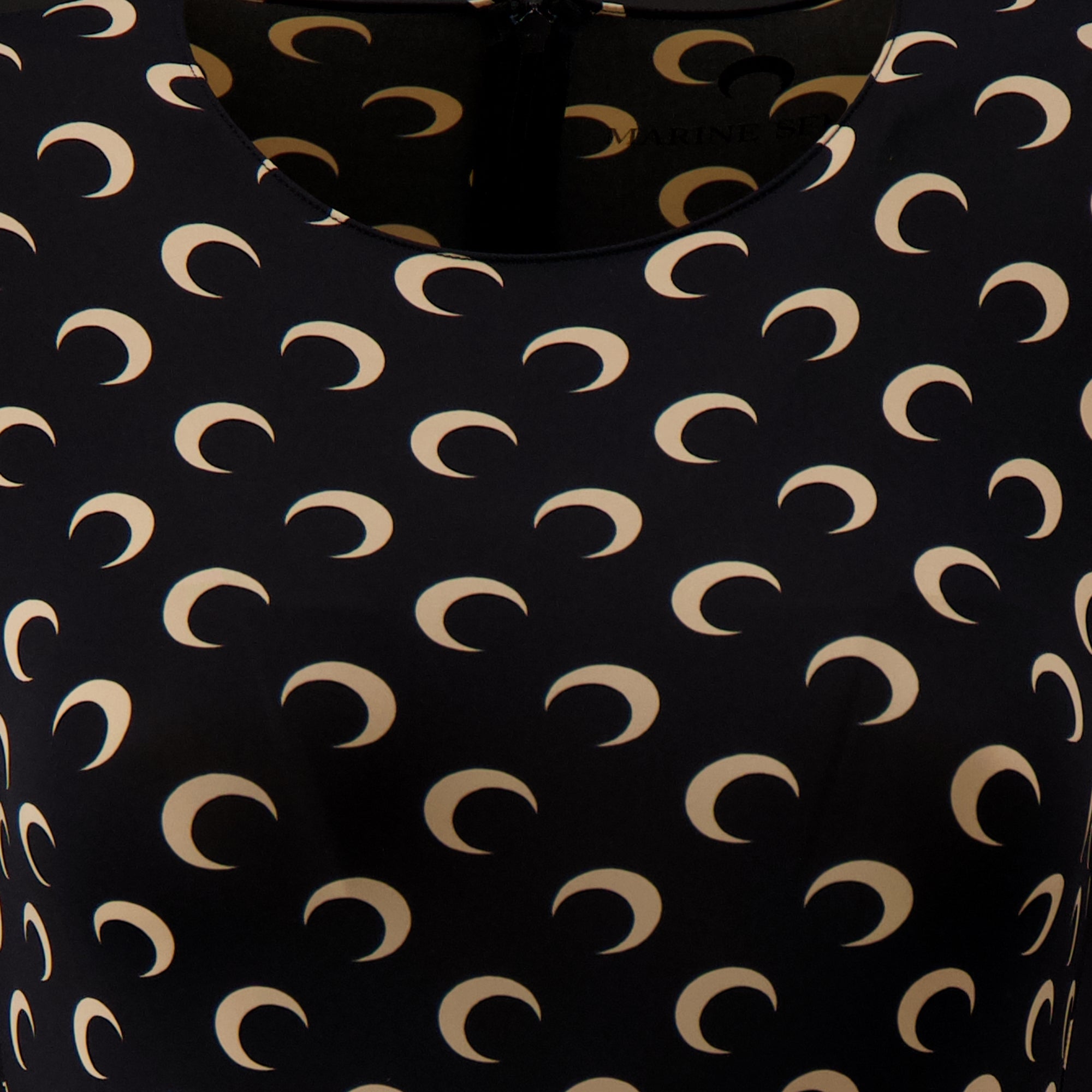 Imagen del artículo Mono largo Jersey Moon negro de la marca Marine Serre para Mujer - Temporada Otoño-Invierno 2025 - Vista Detallada_1