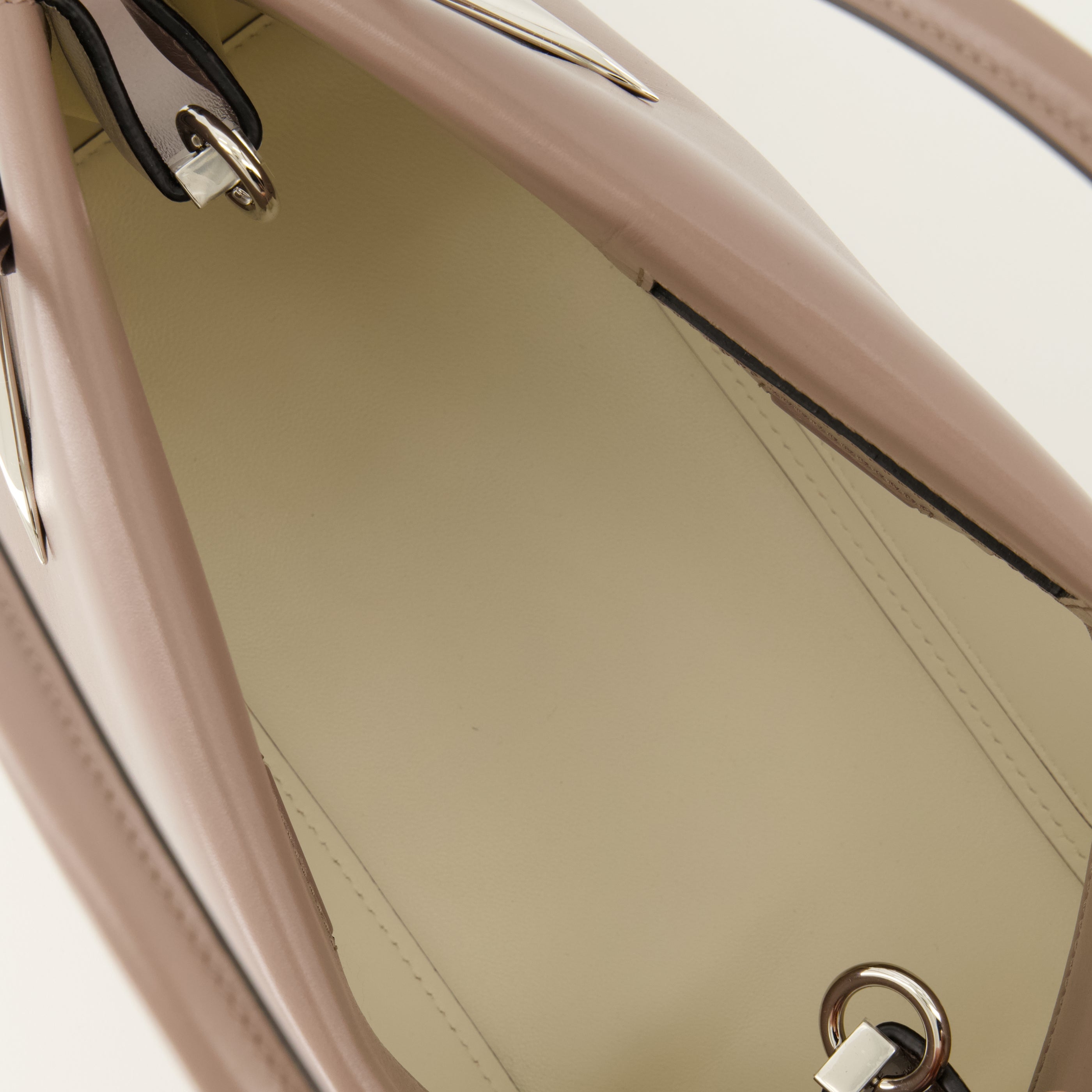 Sacs à main et épaule Sac Pinch medium en cuir beige Givenchy Beige Femme