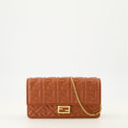 Bild des Fendi Ketten Baguette Portemonnaie für Frauen - Herbst-Winter 2025 - Vorderansicht