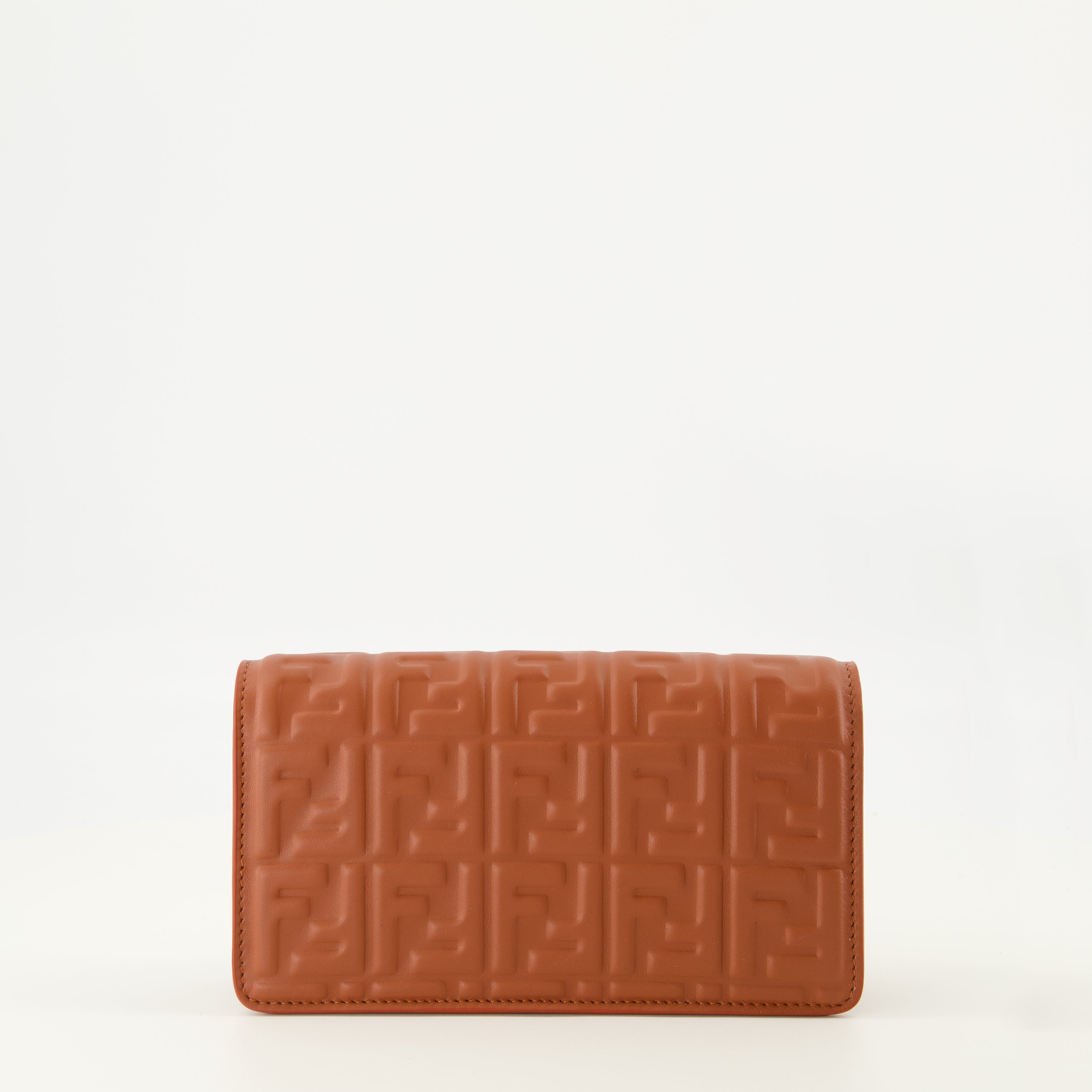 Image de l'article Portefeuille Baguette à chaîne de la marque Fendi pour Femme - Saison Automne-Hiver 2025 - Vue de Dos