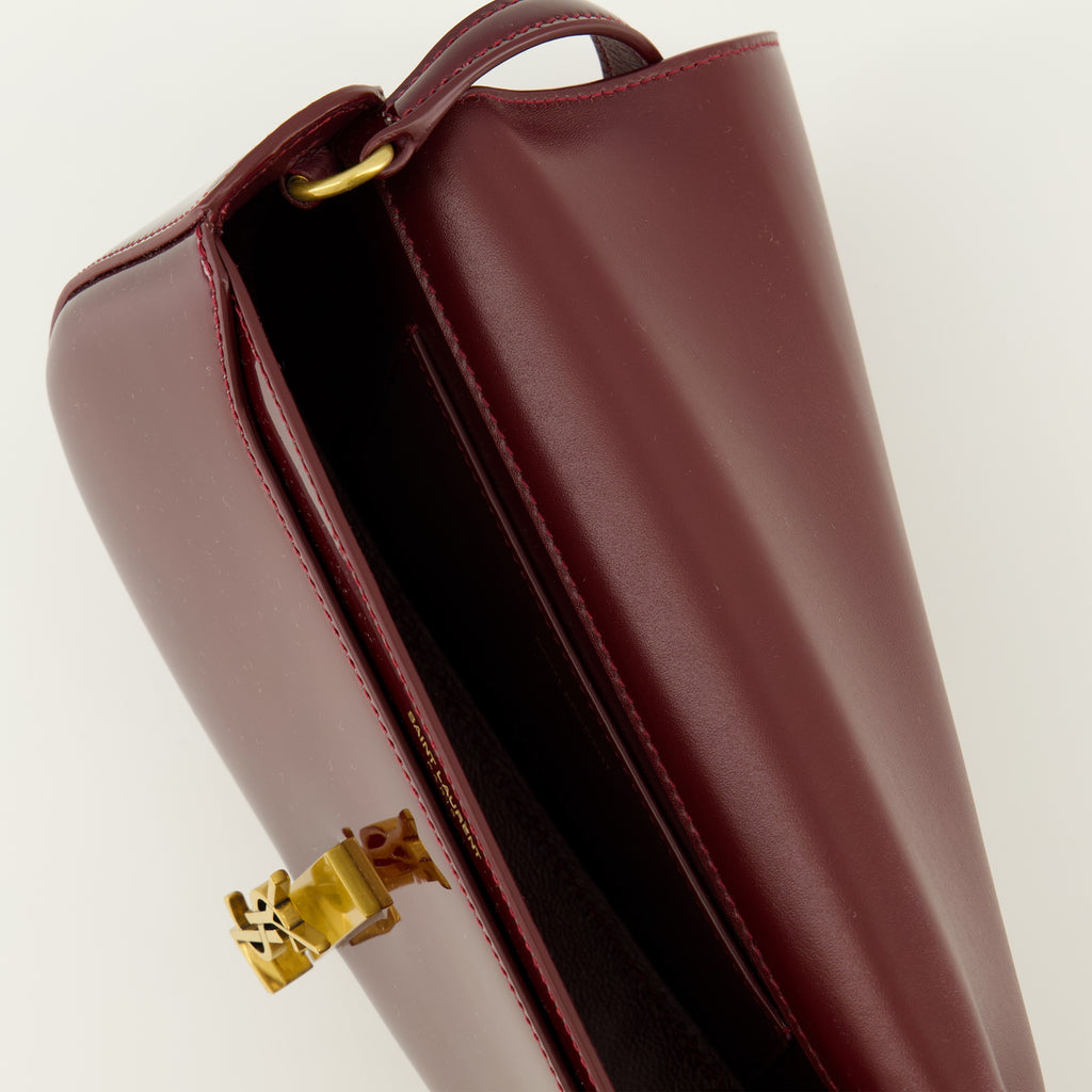 Image de l'article Sac Voltaire en cuir verni bordeaux de la marque Saint Laurent pour Femme - Saison Automne-Hiver 2025 - Vue détaillée_3