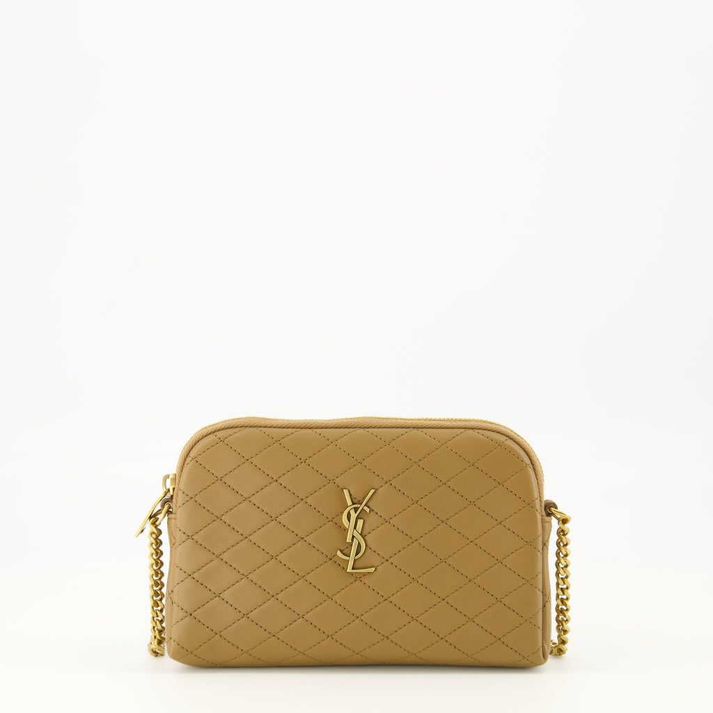 여성을 위한 생 로랑 브랜드의 가비 카메라 브라운 백 이미지 - 2026 봄 여름 - 정면 보기