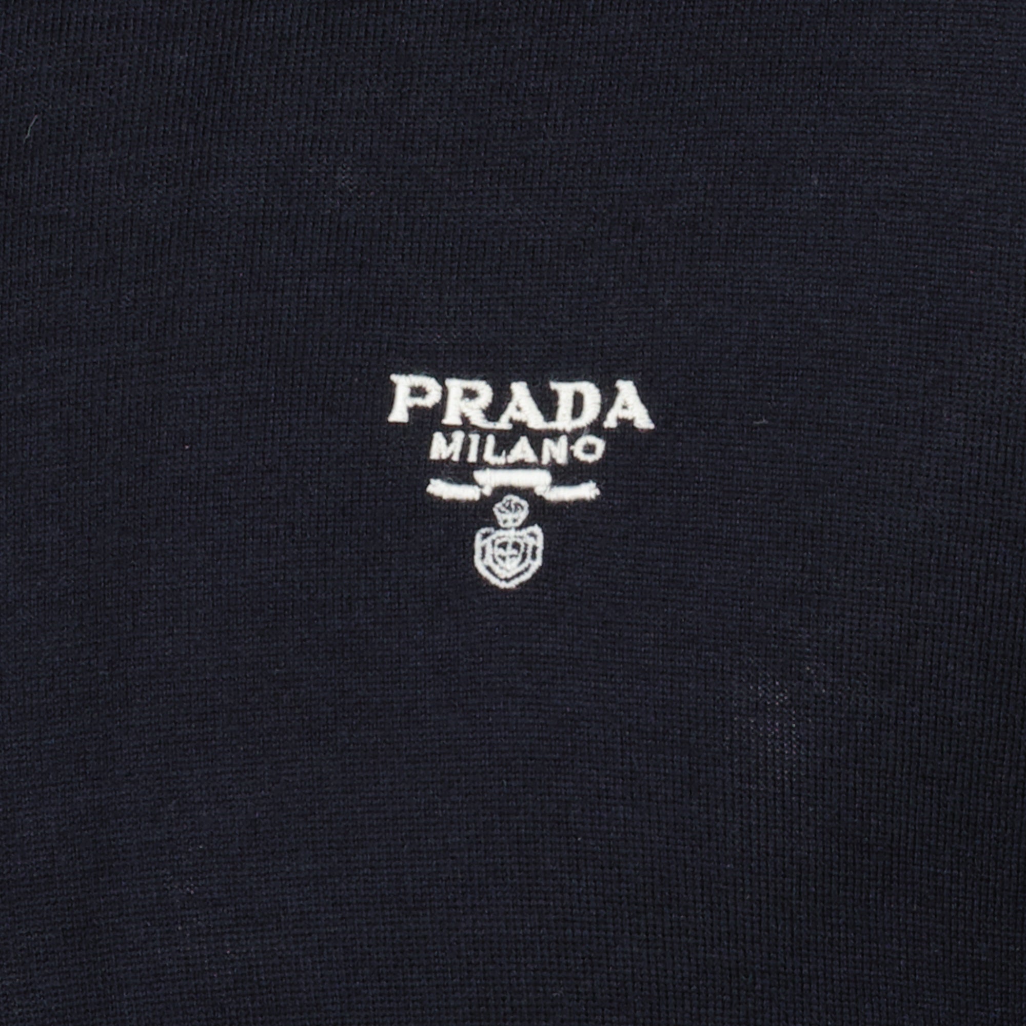 Image de l'article T-shirt en laine fine bleu marine de la marque Prada pour Homme - Saison Printemps-Été 2026 - Vue détaillée_2