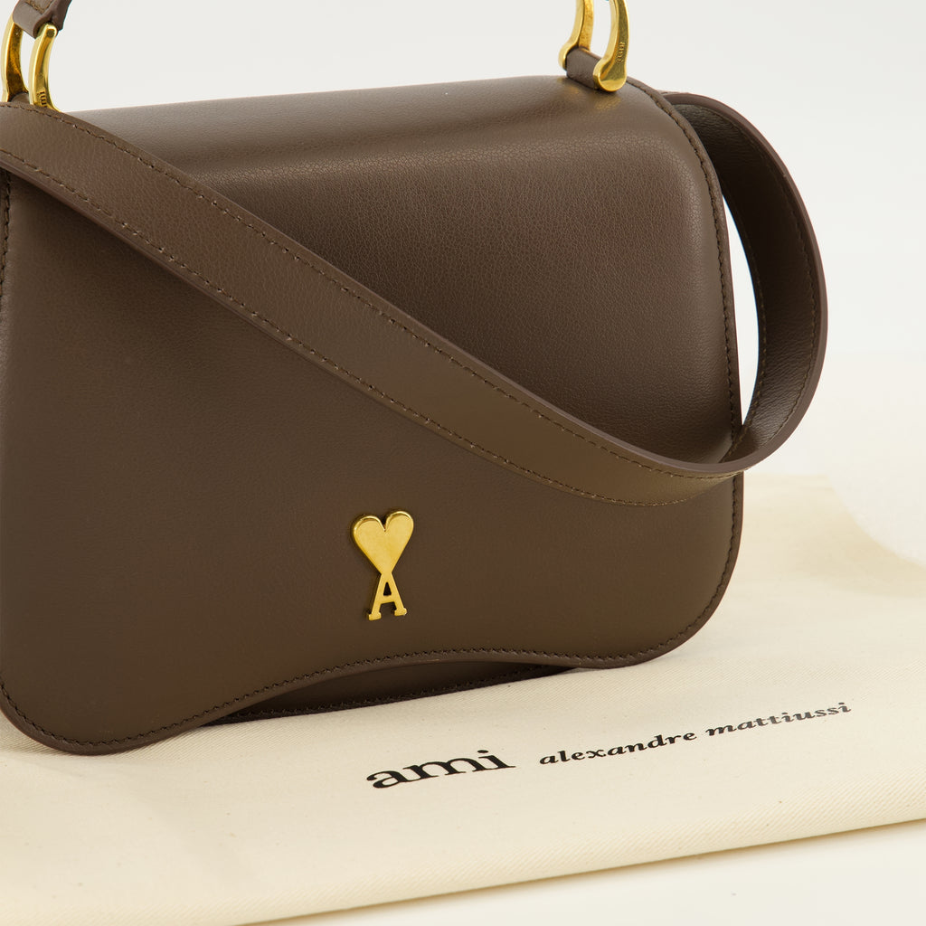 Sacs bandoulière 탑 핸들 파리 파리 브라운 가죽 백 Ami PARIS Marron Unisexe