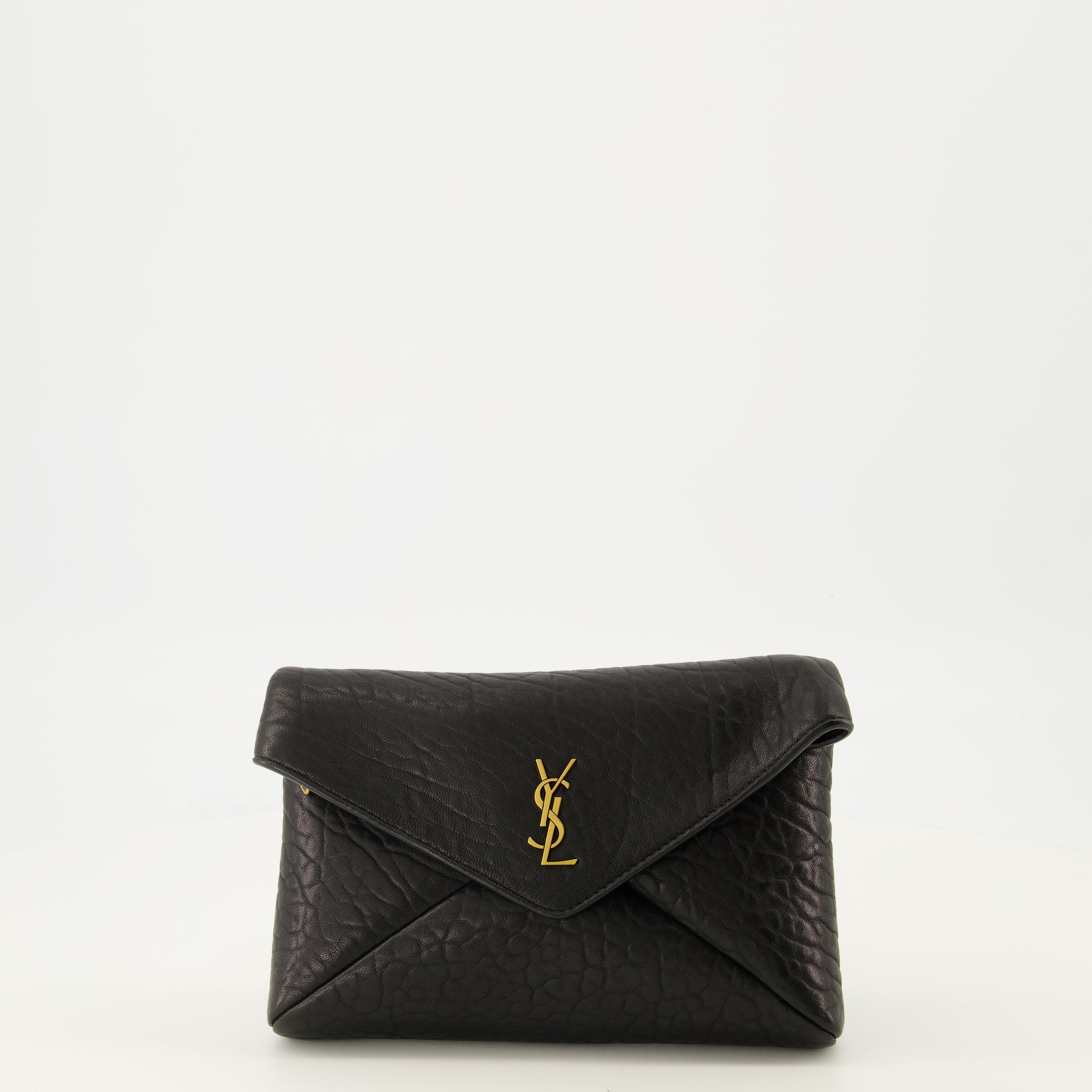 Image de l'article Pochette Cassandre small en cuir noir de la marque Saint Laurent pour Femme - Saison Printemps-Été 2026 - Vue de Face
