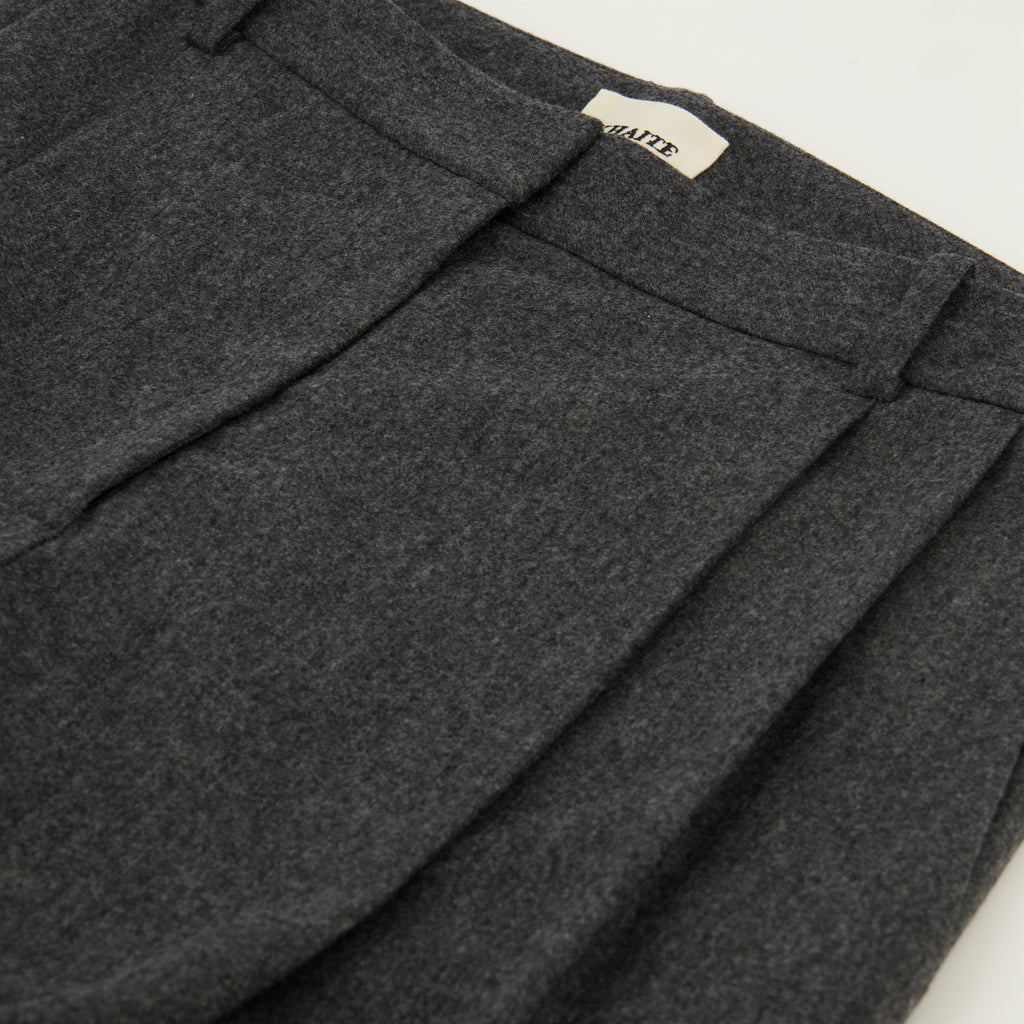 Image de l'article Pantalon August de la marque Khaite pour Femme - Saison Automne-Hiver 2025 - Vue détaillée_1