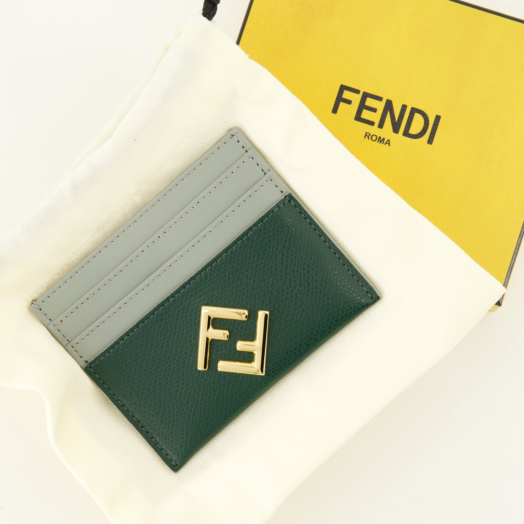Image of the Ff Diamonds green cardholder from the Fendi brand for Women - Fall-Winter 2025 - Detailed View 3